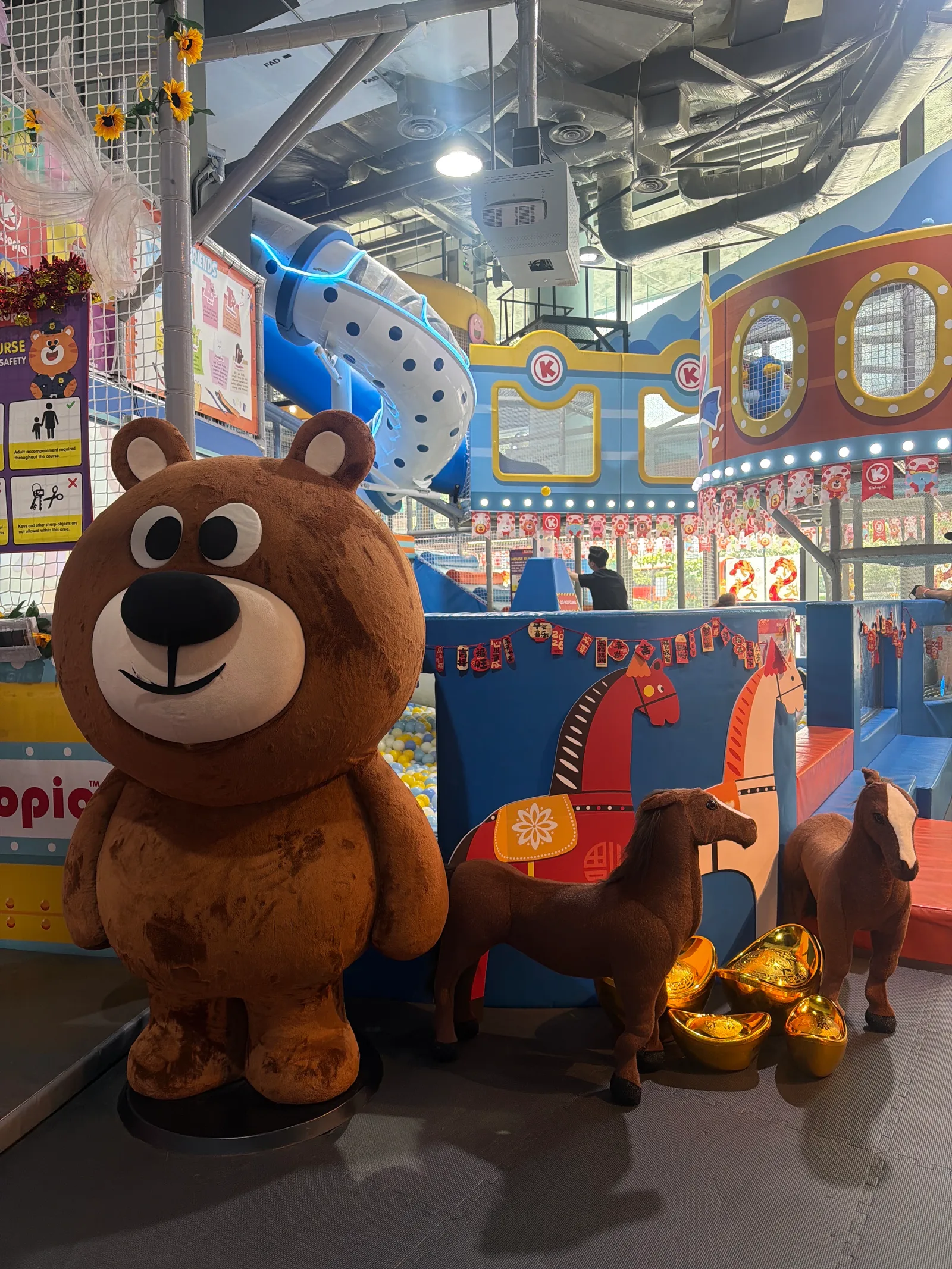 Atmosphere at Kiztopia Club @ The Woodleigh Mall Singapore — travel photo