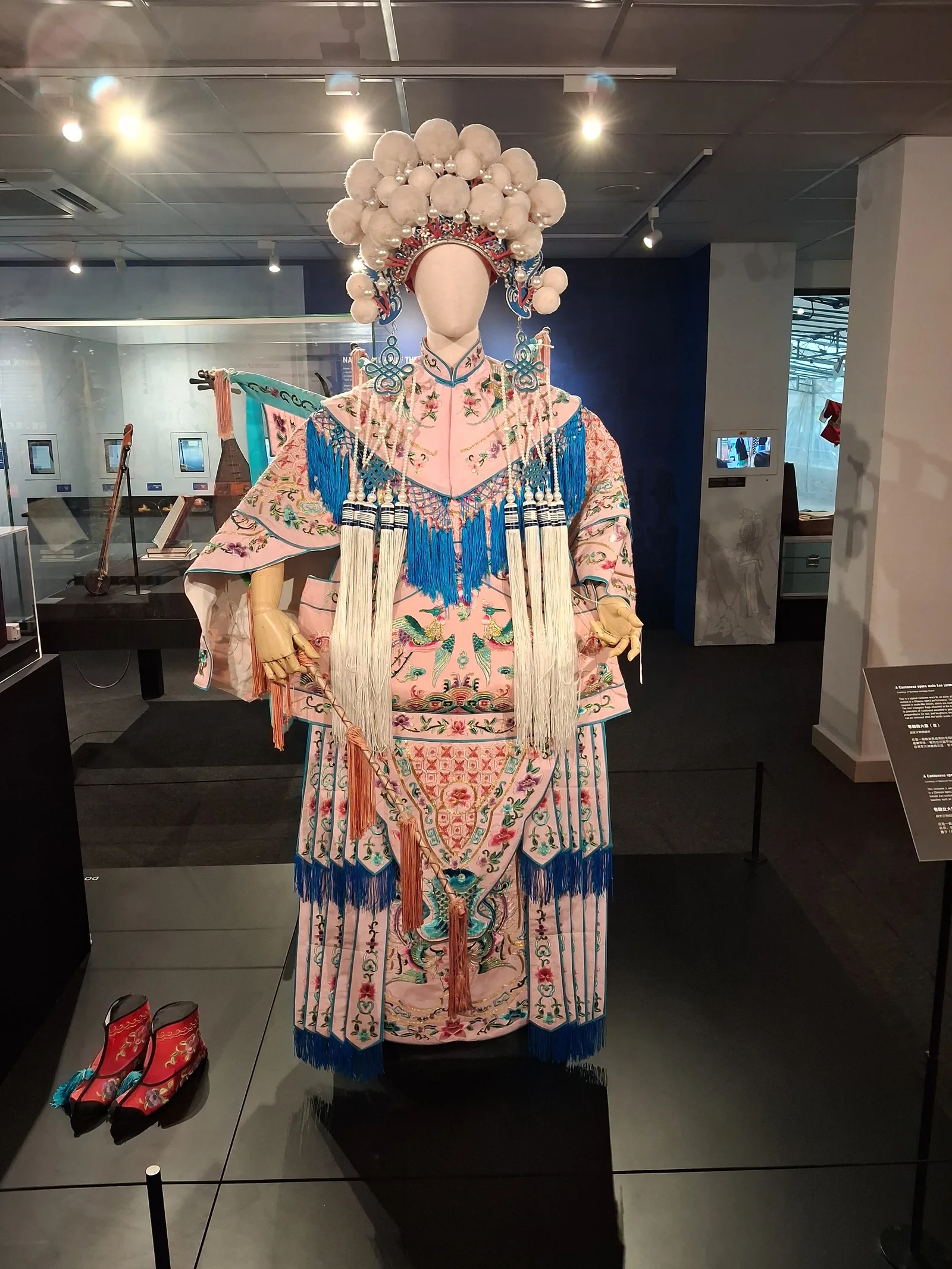 Atmosphere at Kreta Ayer Heritage Gallery Singapore — travel photo