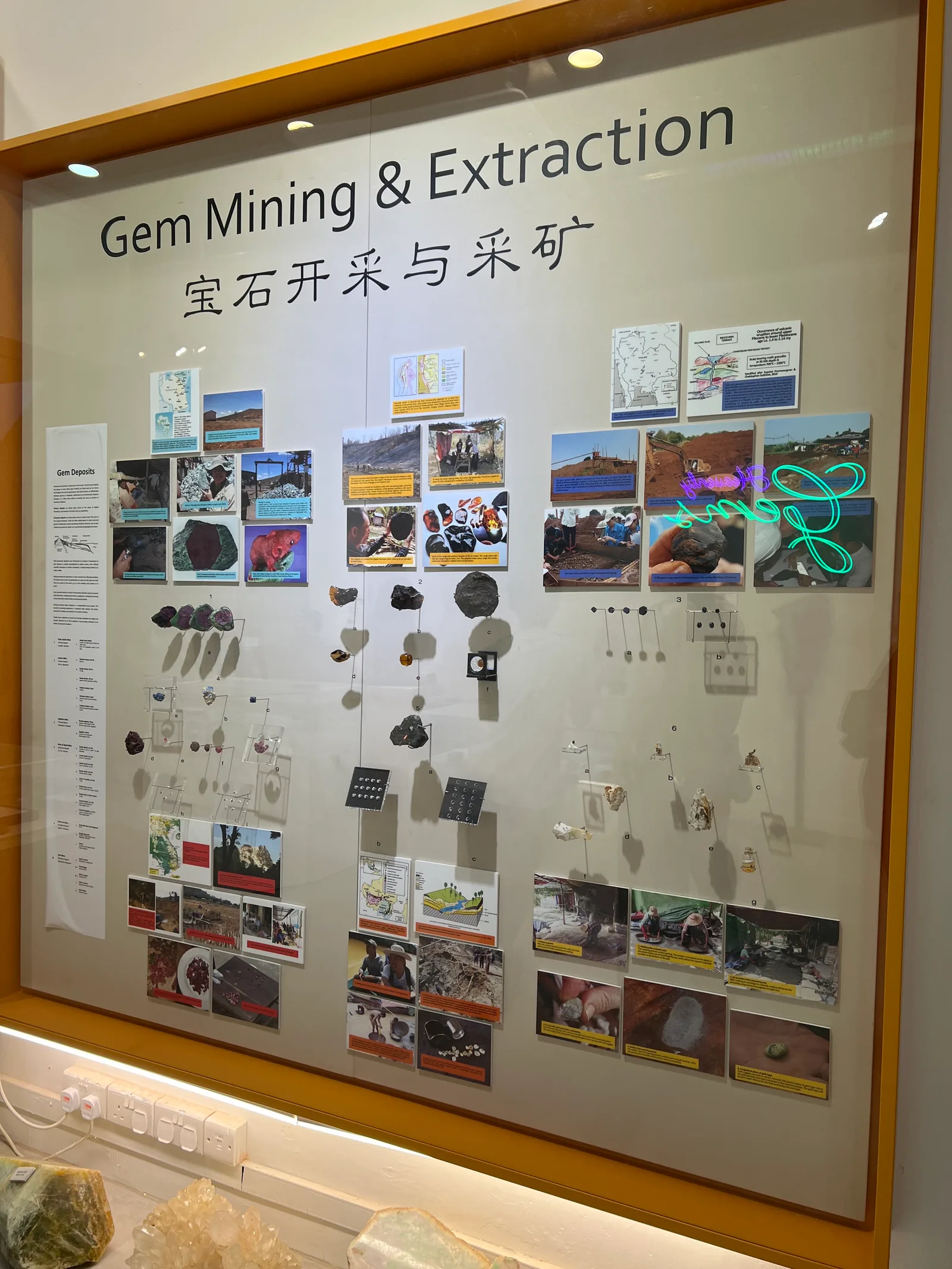 Atmosphere at The Gem Museum Singapore — travel photo