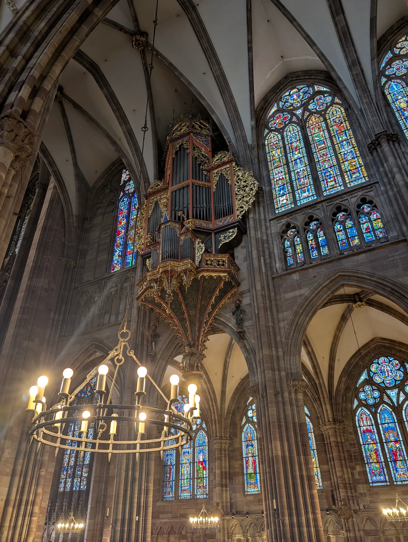 Main view at Cathédrale Notre-Dame-de-Strasbourg Strasbourg — travel photo