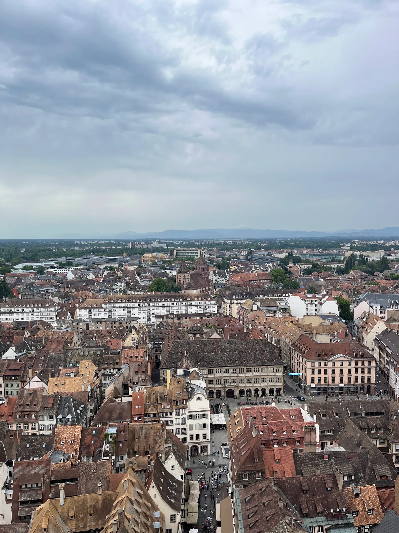 Atmosphere at Cathédrale Notre-Dame-de-Strasbourg Strasbourg — travel photo