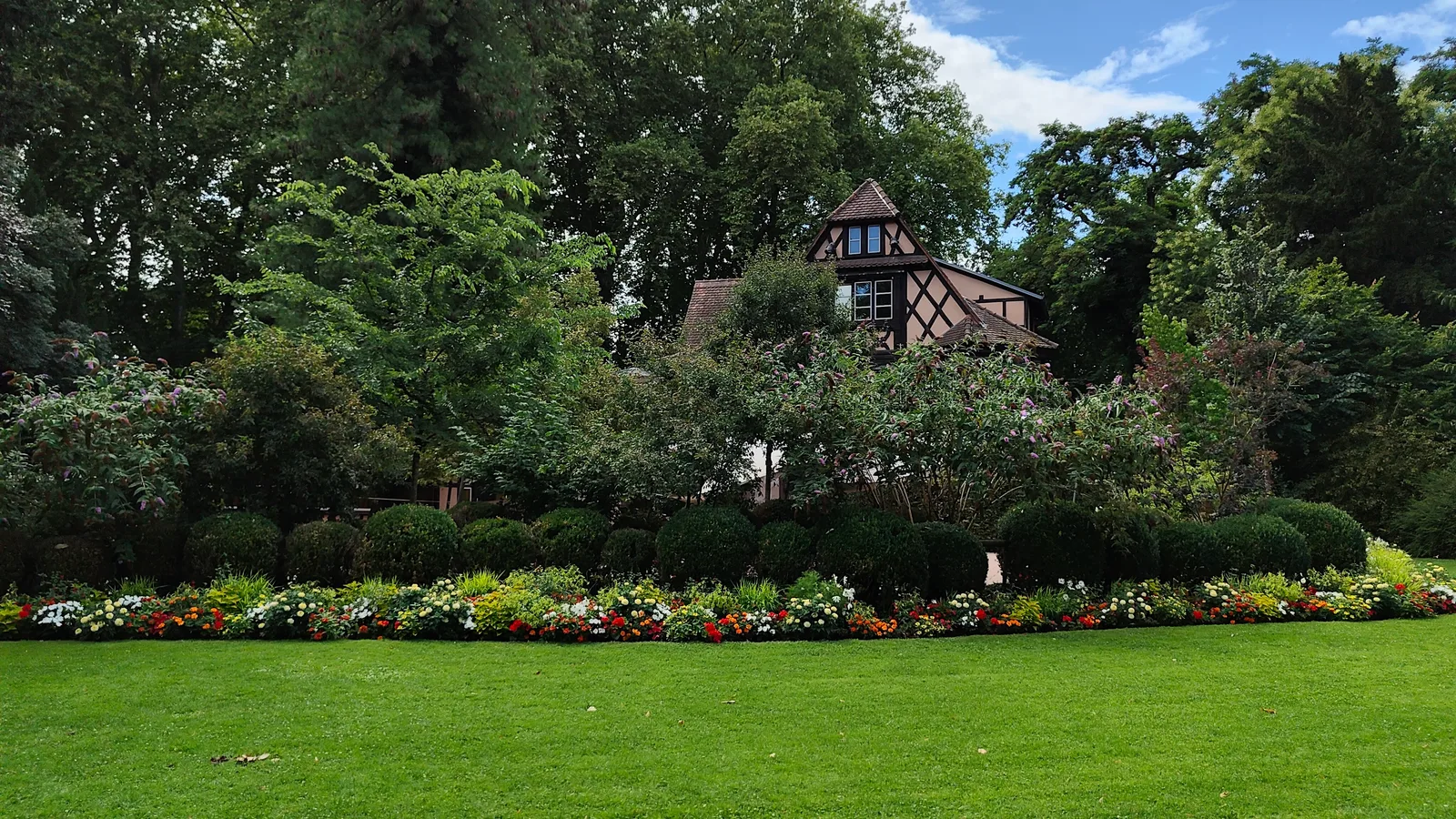 Atmosphere at Parc de l'Orangerie Strasbourg — travel photo