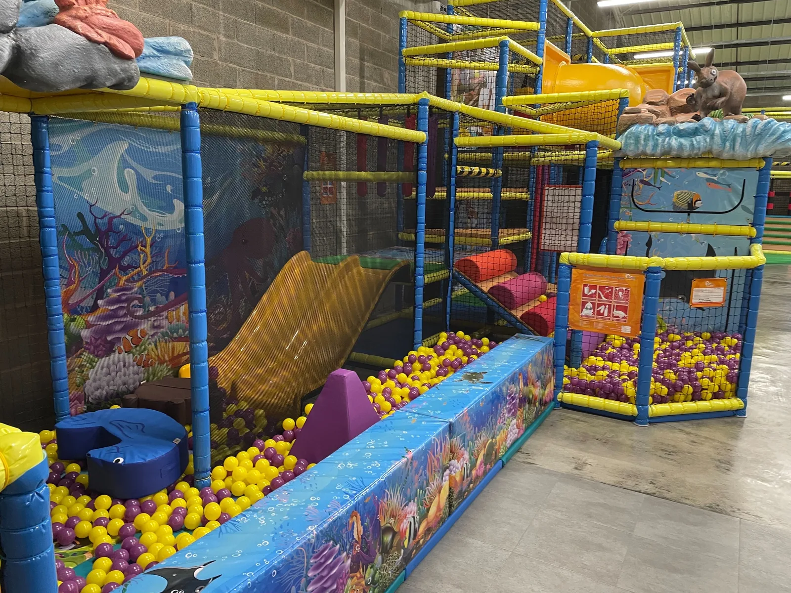 Main view at You Kids Parc de jeux indoor Strasbourg — travel photo