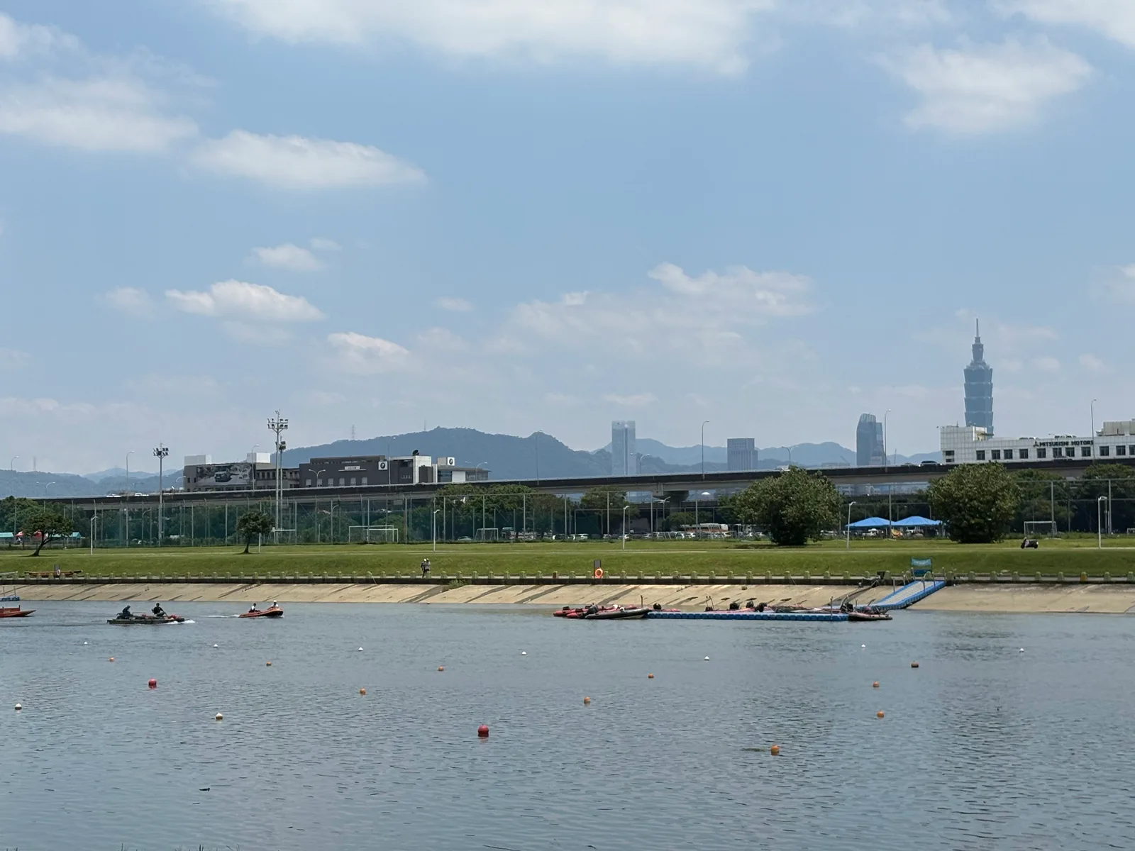 Atmosphere at Dajia Riverside Park Taipei — travel photo