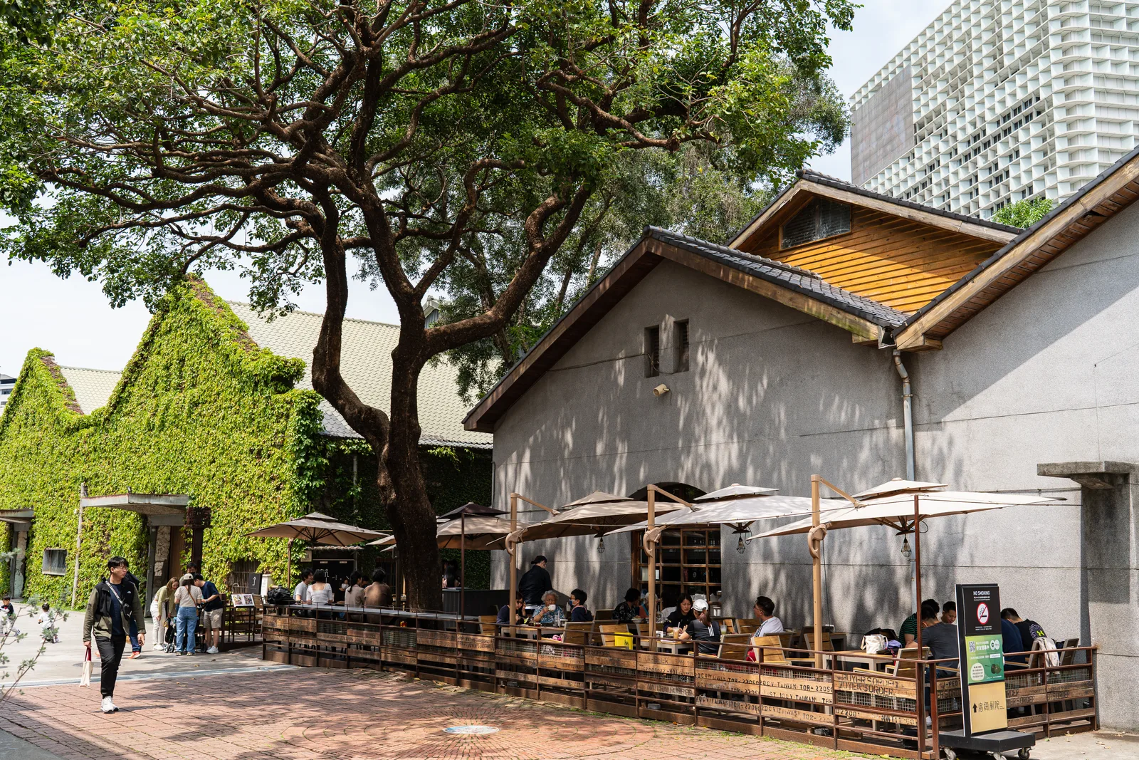 Atmosphere at Huashan 1914 Creative Park Taipei — travel photo