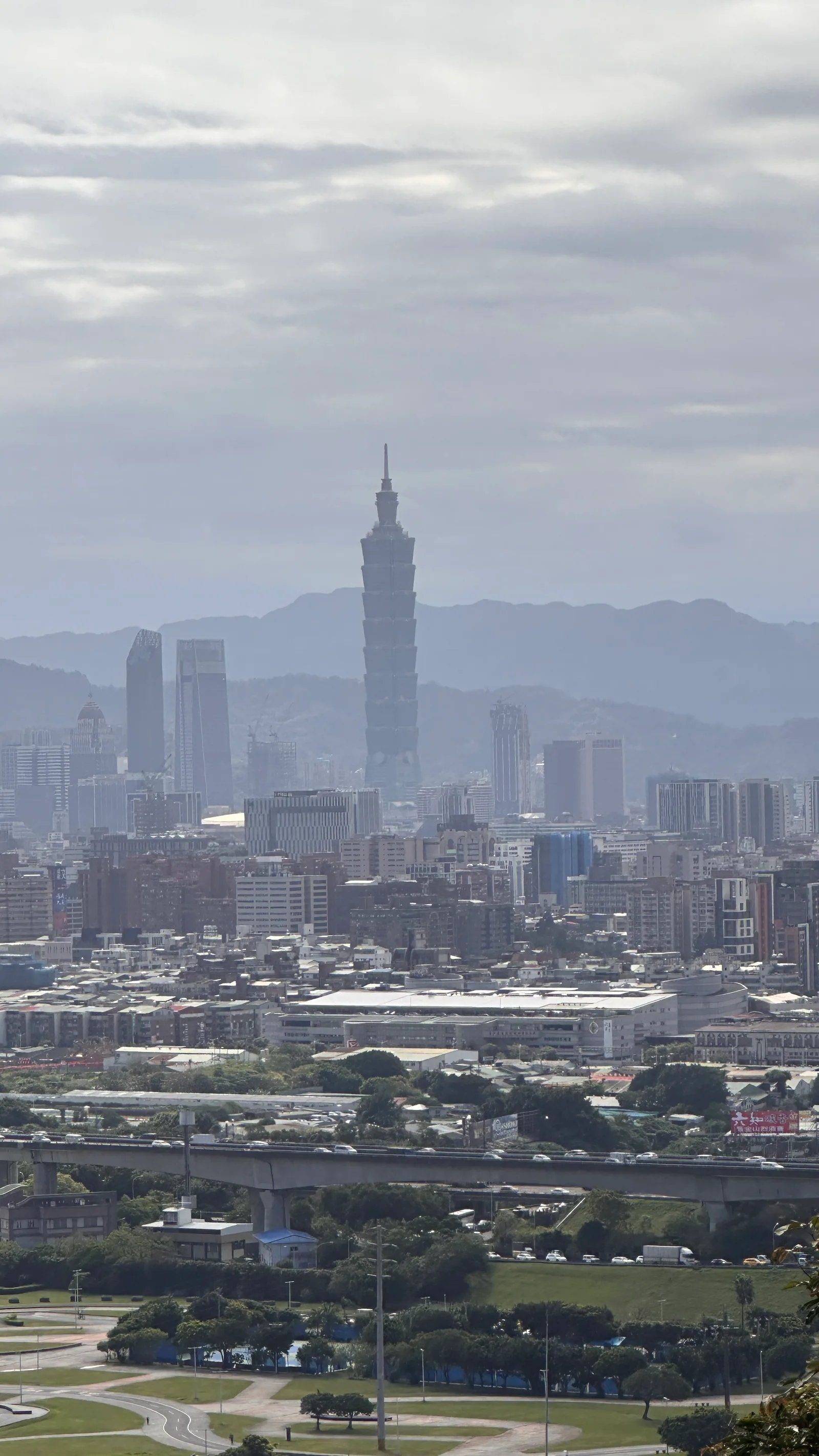 Atmosphere at Jiantanshan Trail Taipei — travel photo