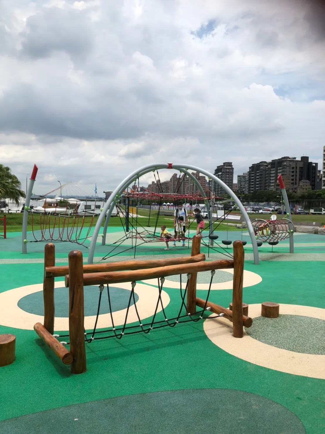 Details at Meiti Riverside Park Taipei — travel photo