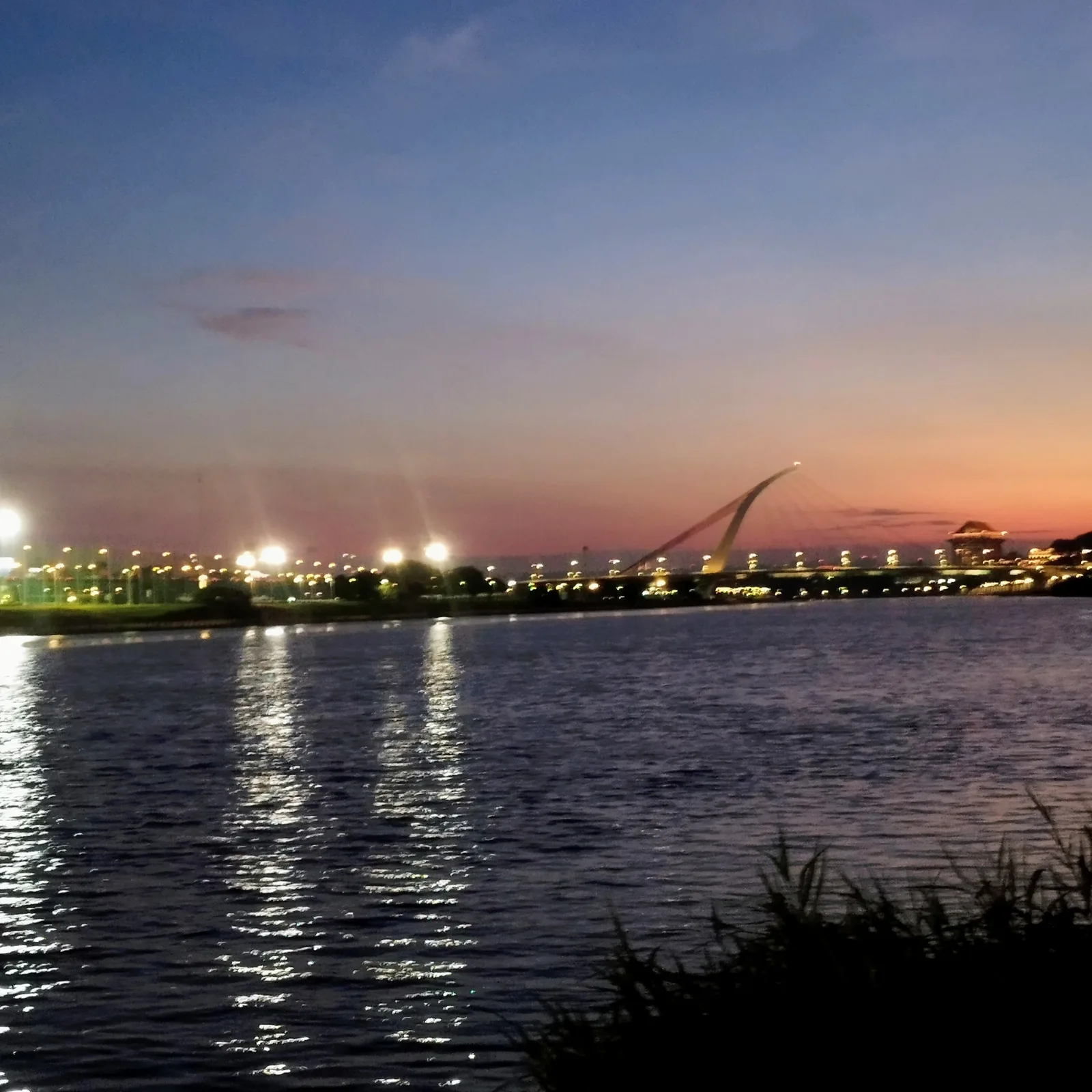 Meiti Riverside Park