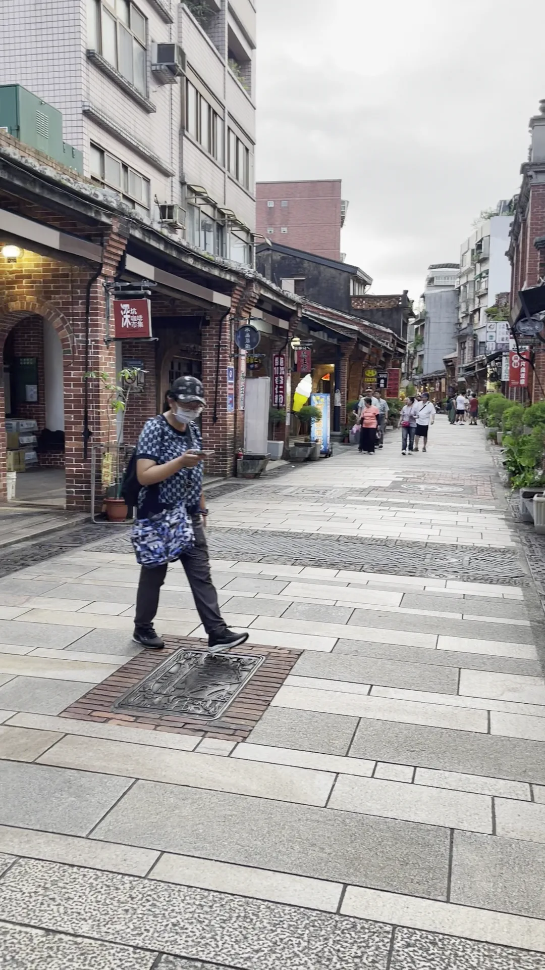 Atmosphere at Shenkeng Old Street Taipei — travel photo
