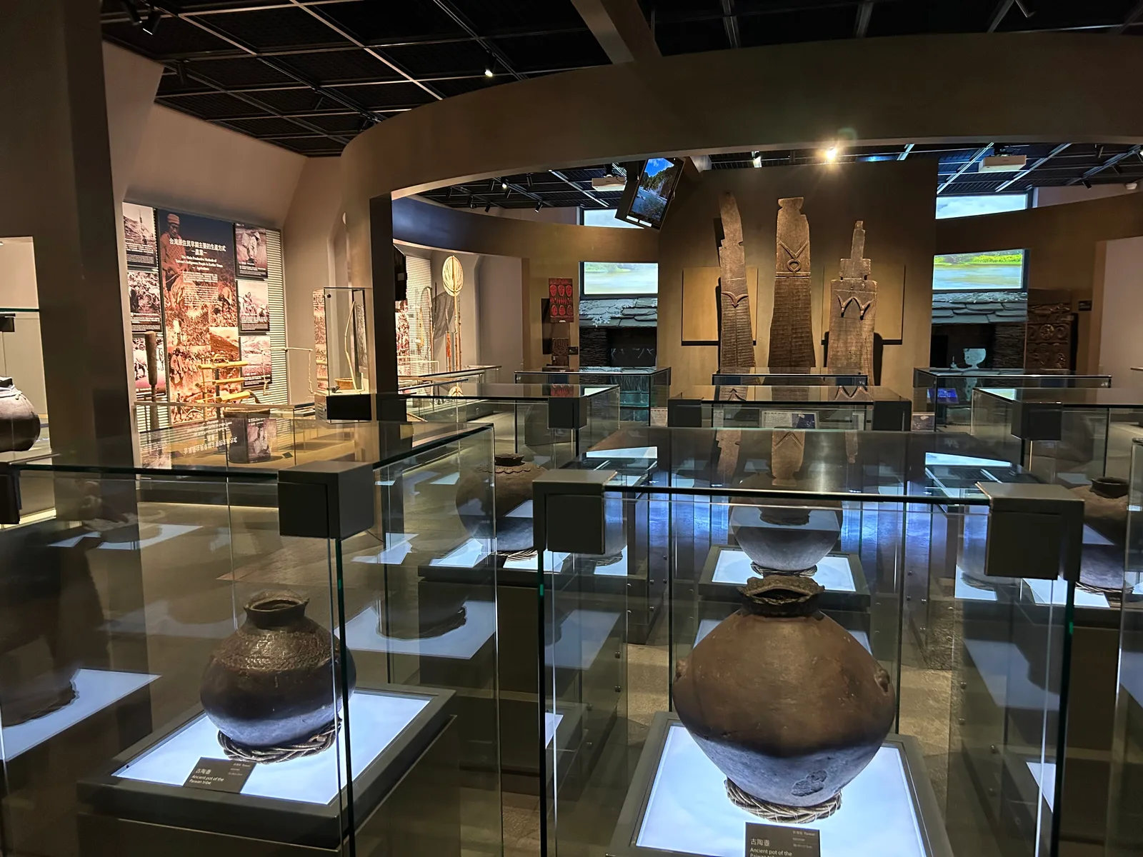 Details at Shung Ye Museum of Formosan Aborigines Taipei — travel photo