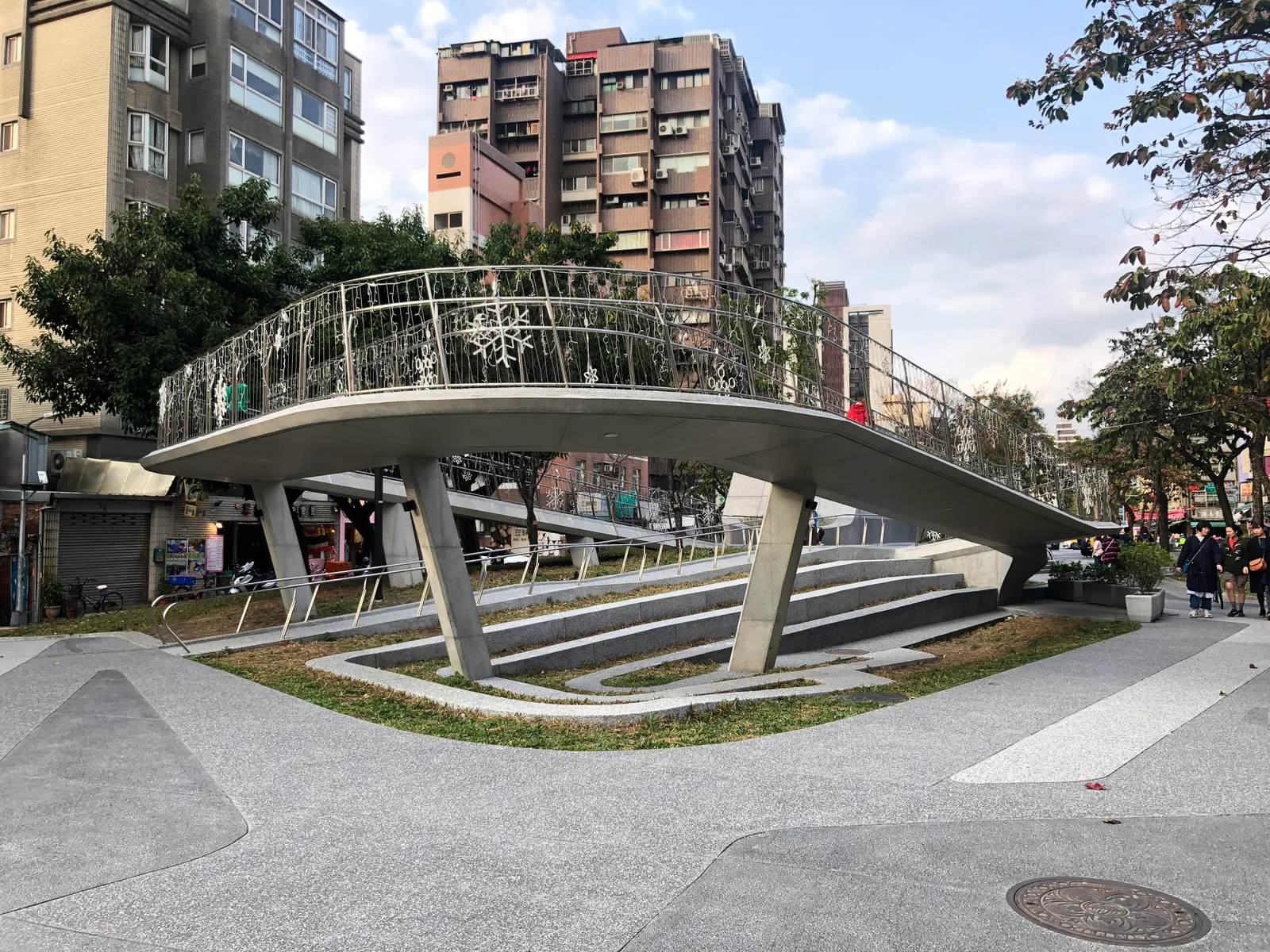 Main view at Xinzhongshan Linear Park Taipei — travel photo