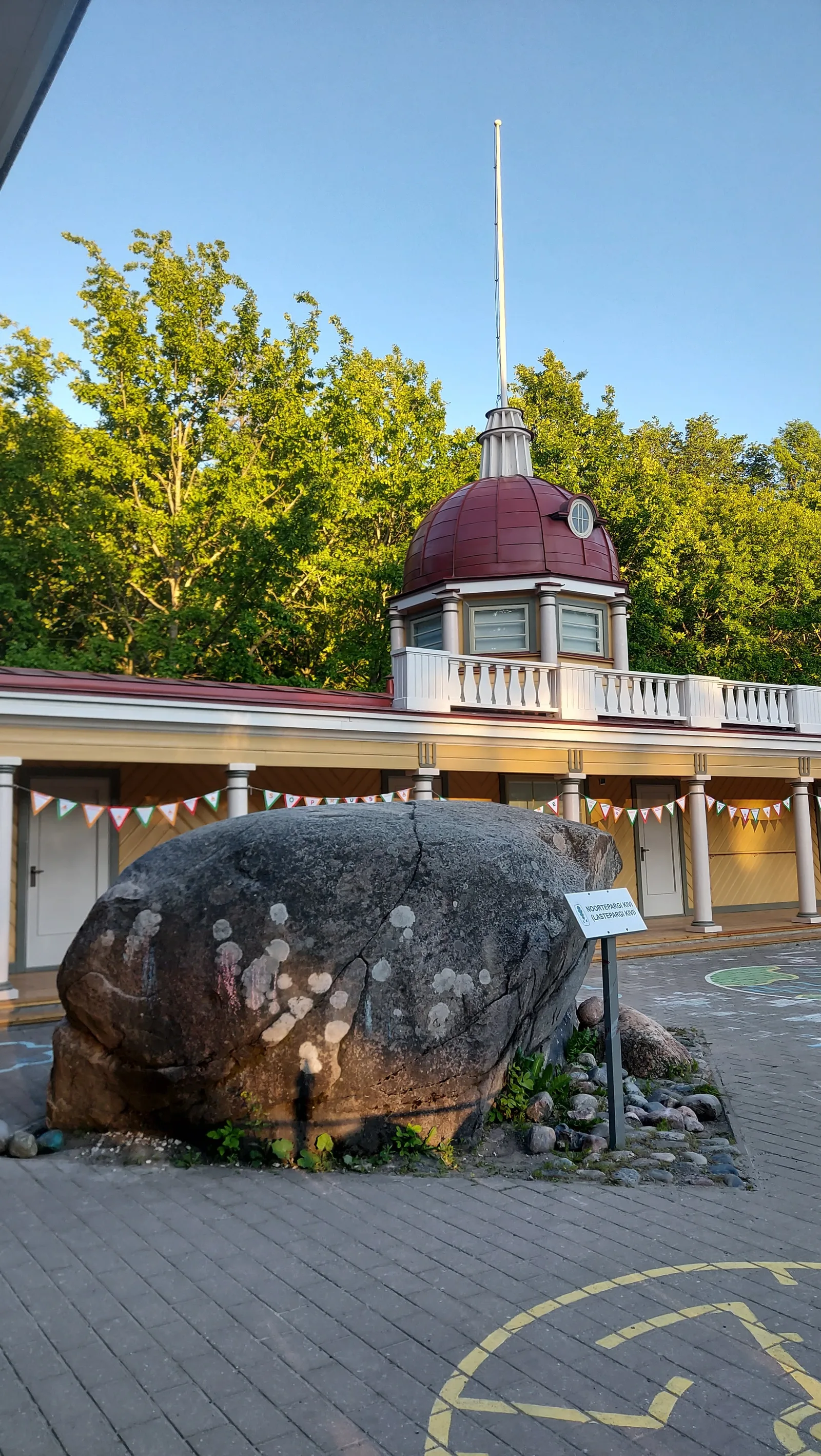 Atmosphere at Kadrioru pargi mänguväljak Tallinn — travel photo