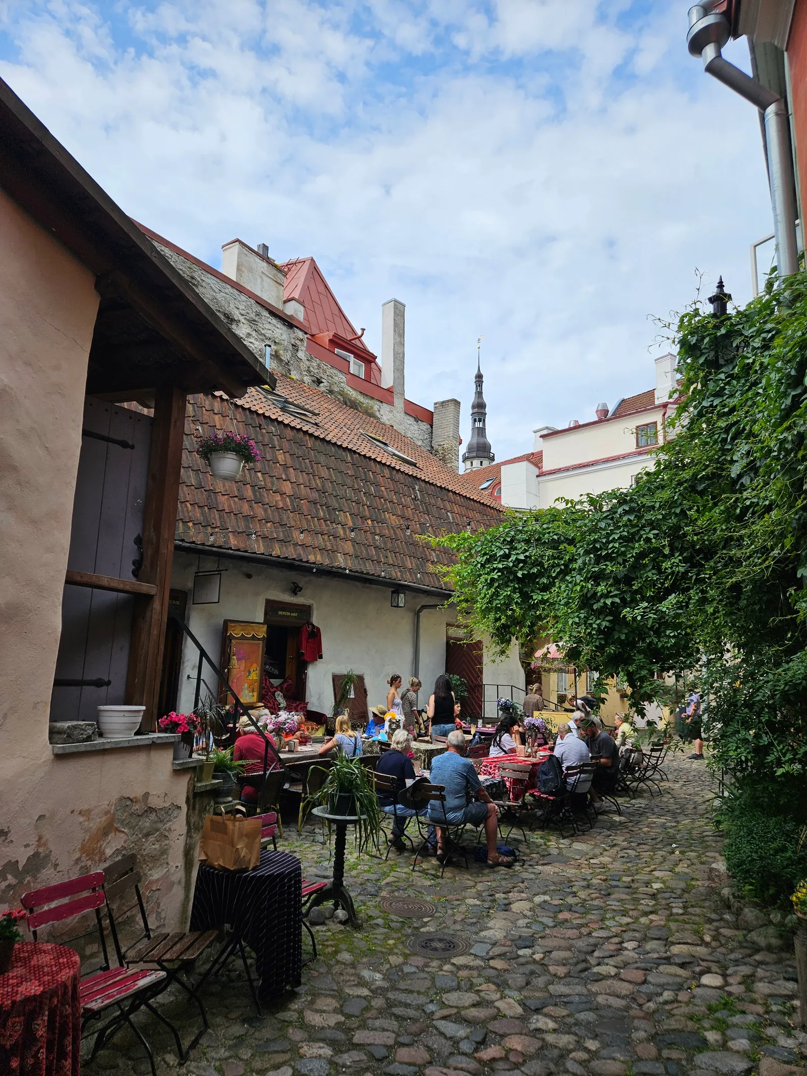 Details at Meistrite Hoov Tallinn — travel photo