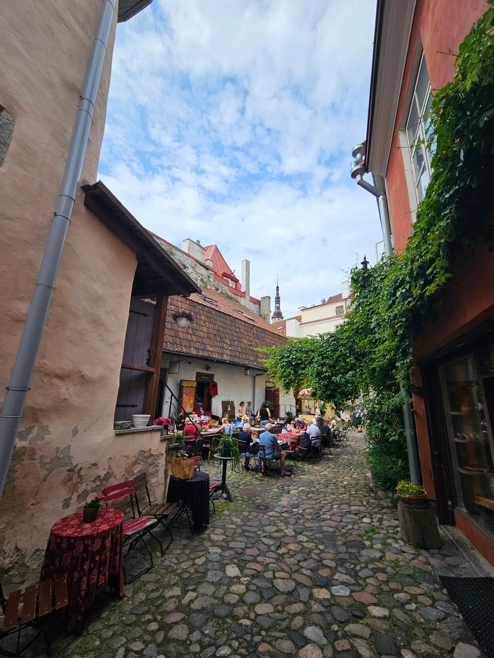 Atmosphere at Meistrite Hoov Tallinn — travel photo