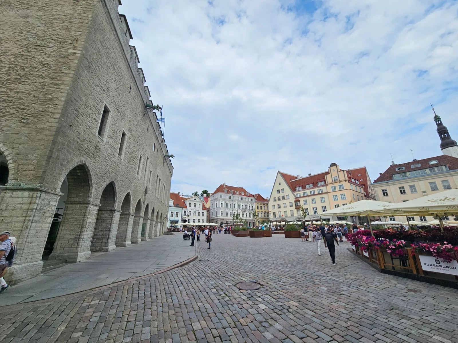 Atmosphere at Raekoja plats - julemarked Tallinn — travel photo