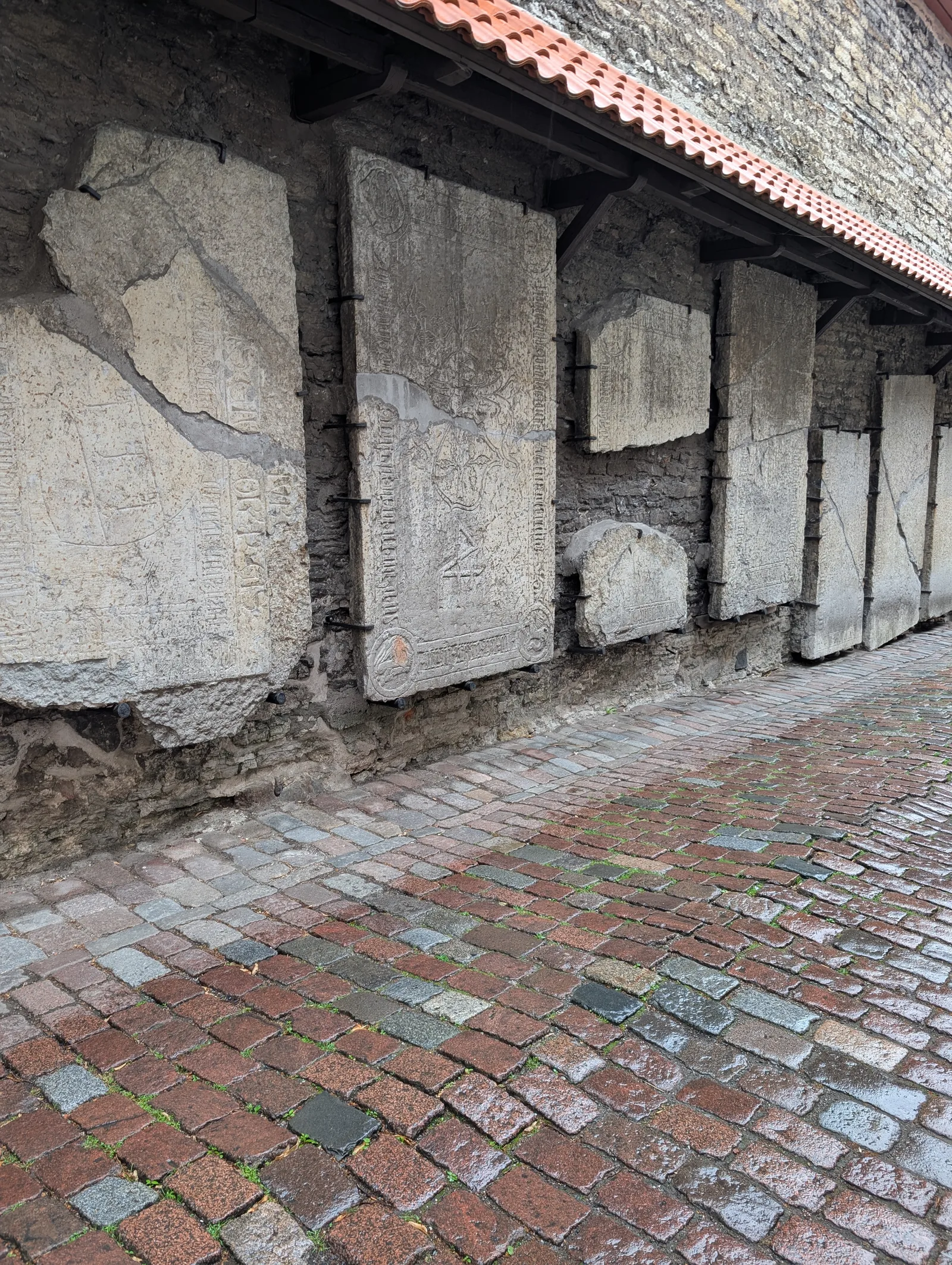 Details at St. Catherine's Passage Tallinn — travel photo