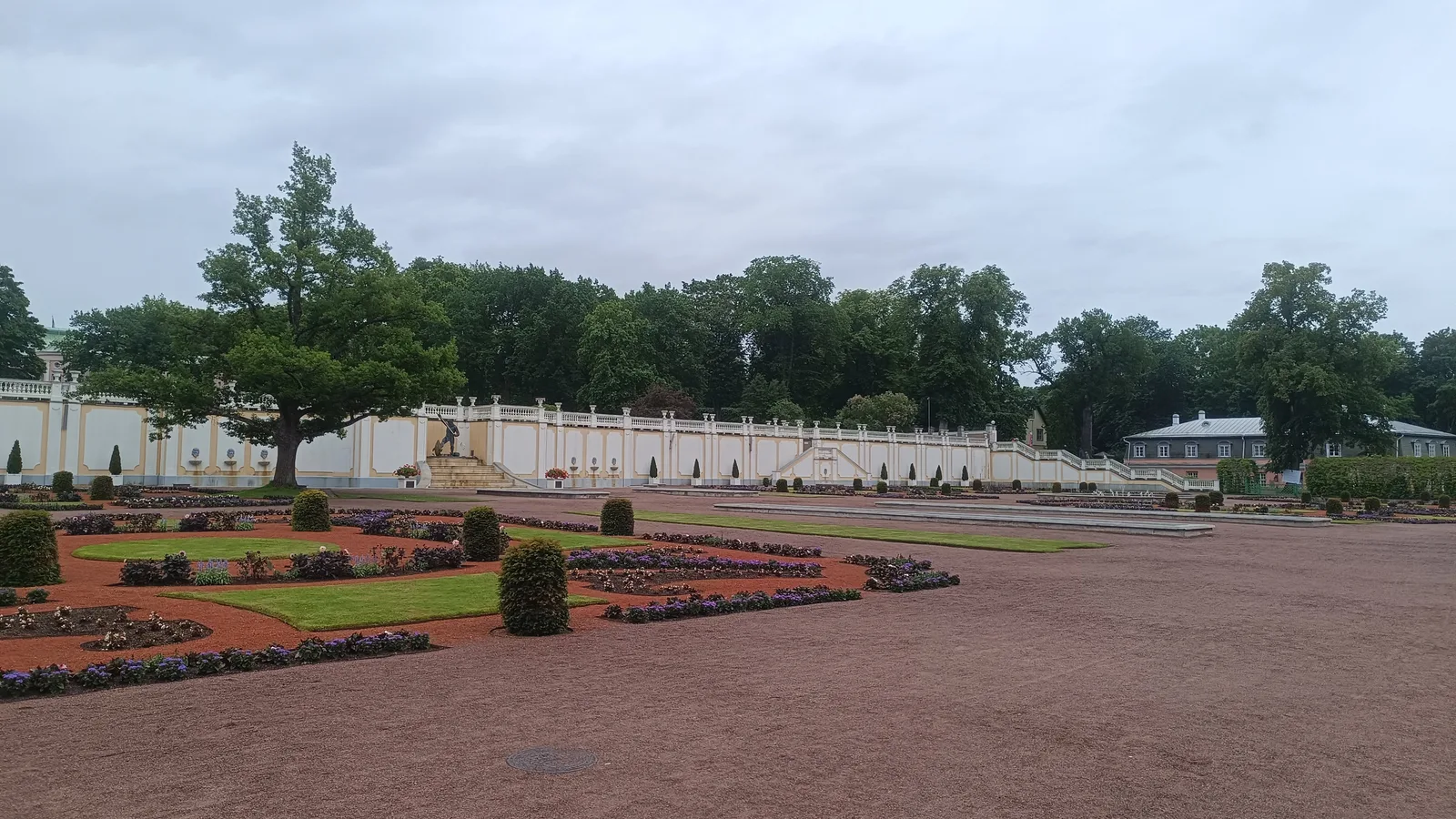 Main view at Upper Garden (Flower Garden) Tallinn — travel photo