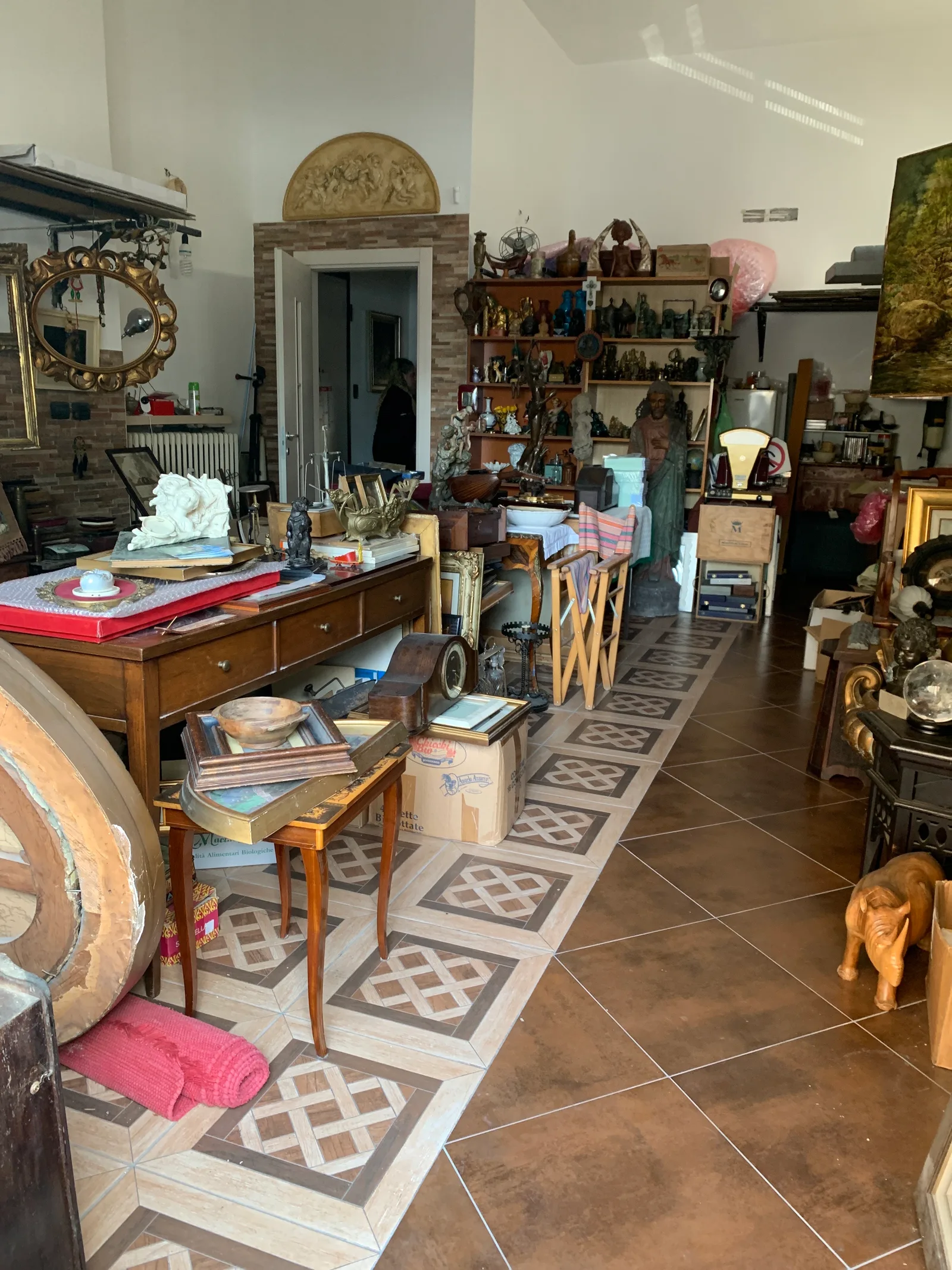 Interior at Antiquario Rigattiere Gianola Veja Turin Turin — travel photo