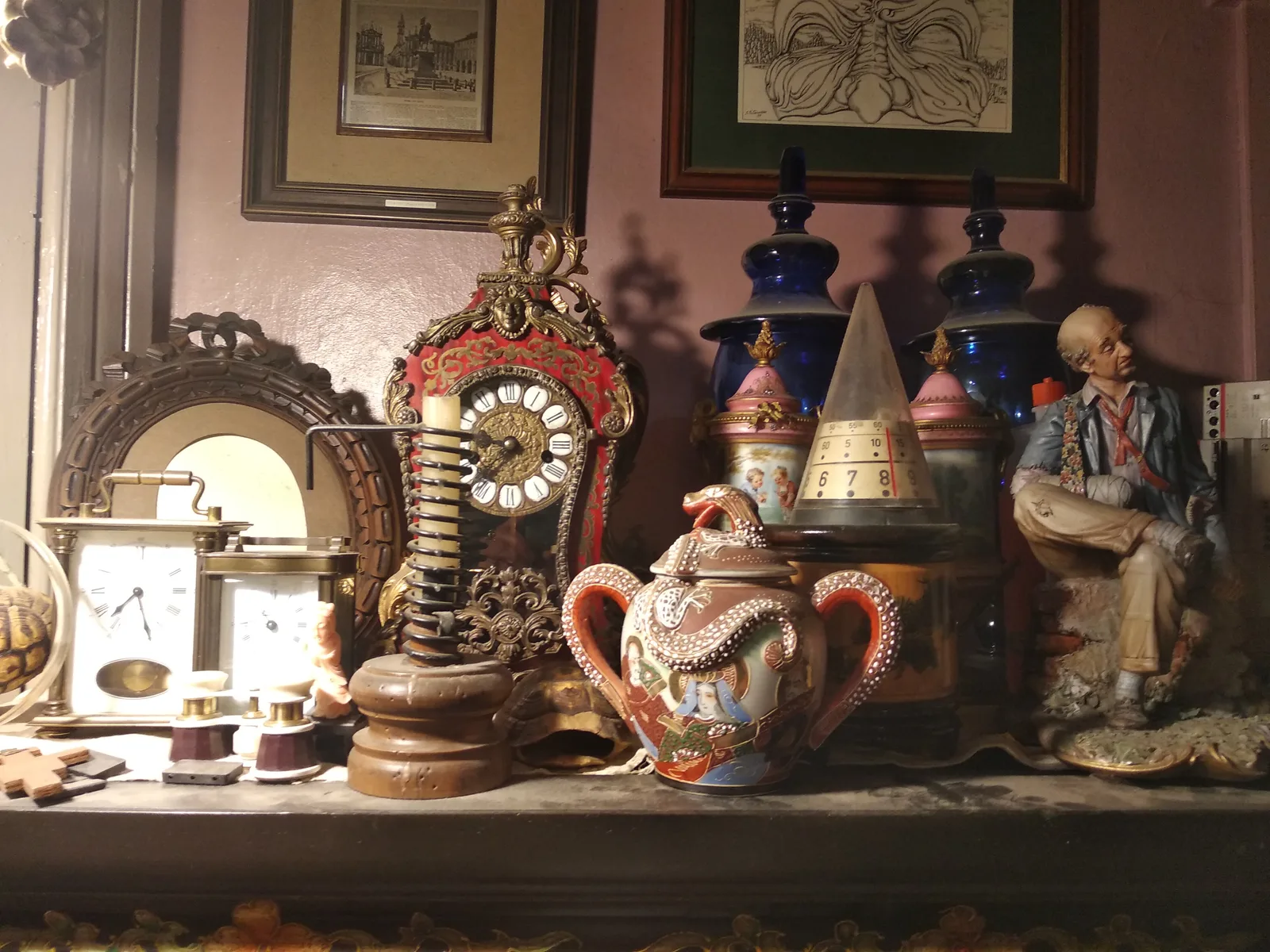 Details at Antiquario Rigattiere Gianola Veja Turin Turin — travel photo