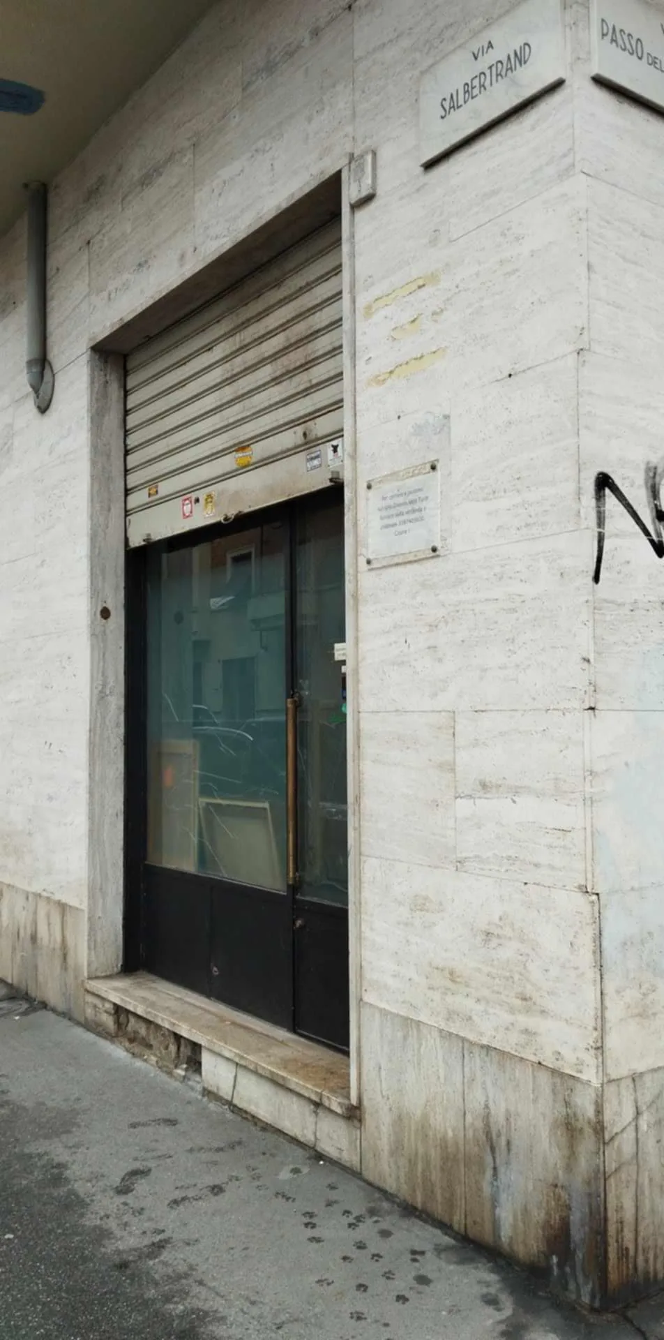 Antiquario Rigattiere Gianola Veja Turin — hidden gems guide Turin