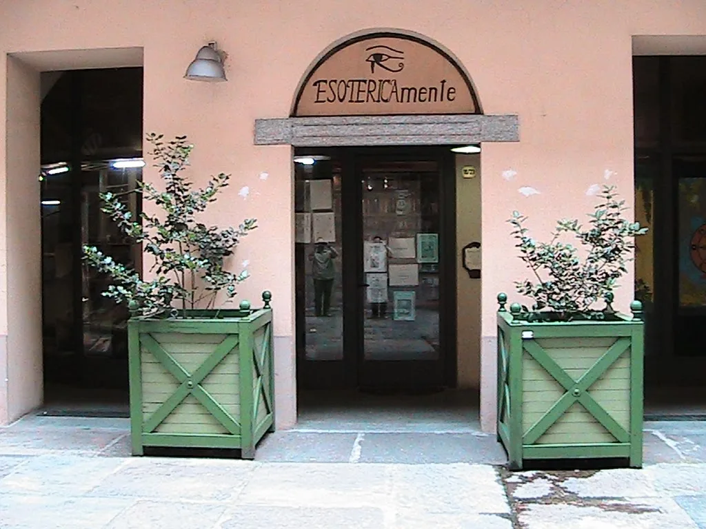 Main view at Esotericamente Libreria Esoterica Turin — travel photo