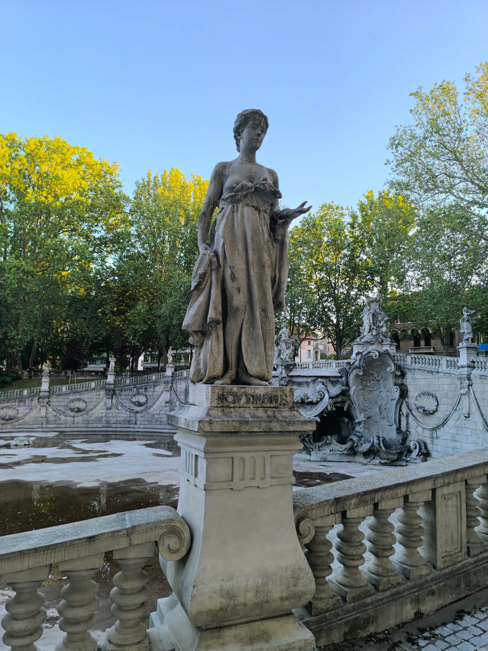 Details at Fountain of the 12 Months Turin — travel photo