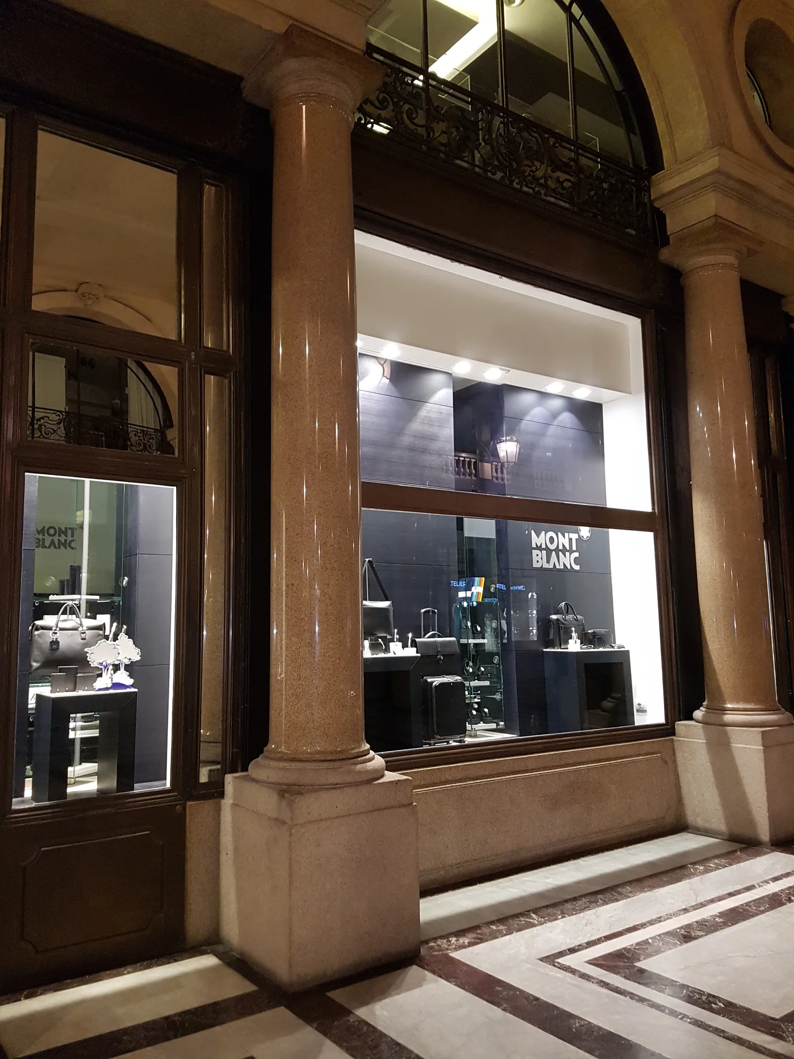 Interior at Galleria San Federico Turin — travel photo