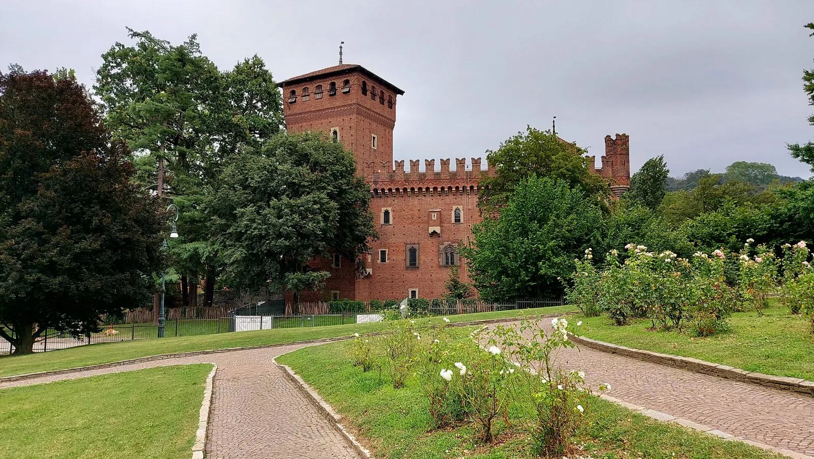 Interior at Panchina degli innamorati Turin — travel photo