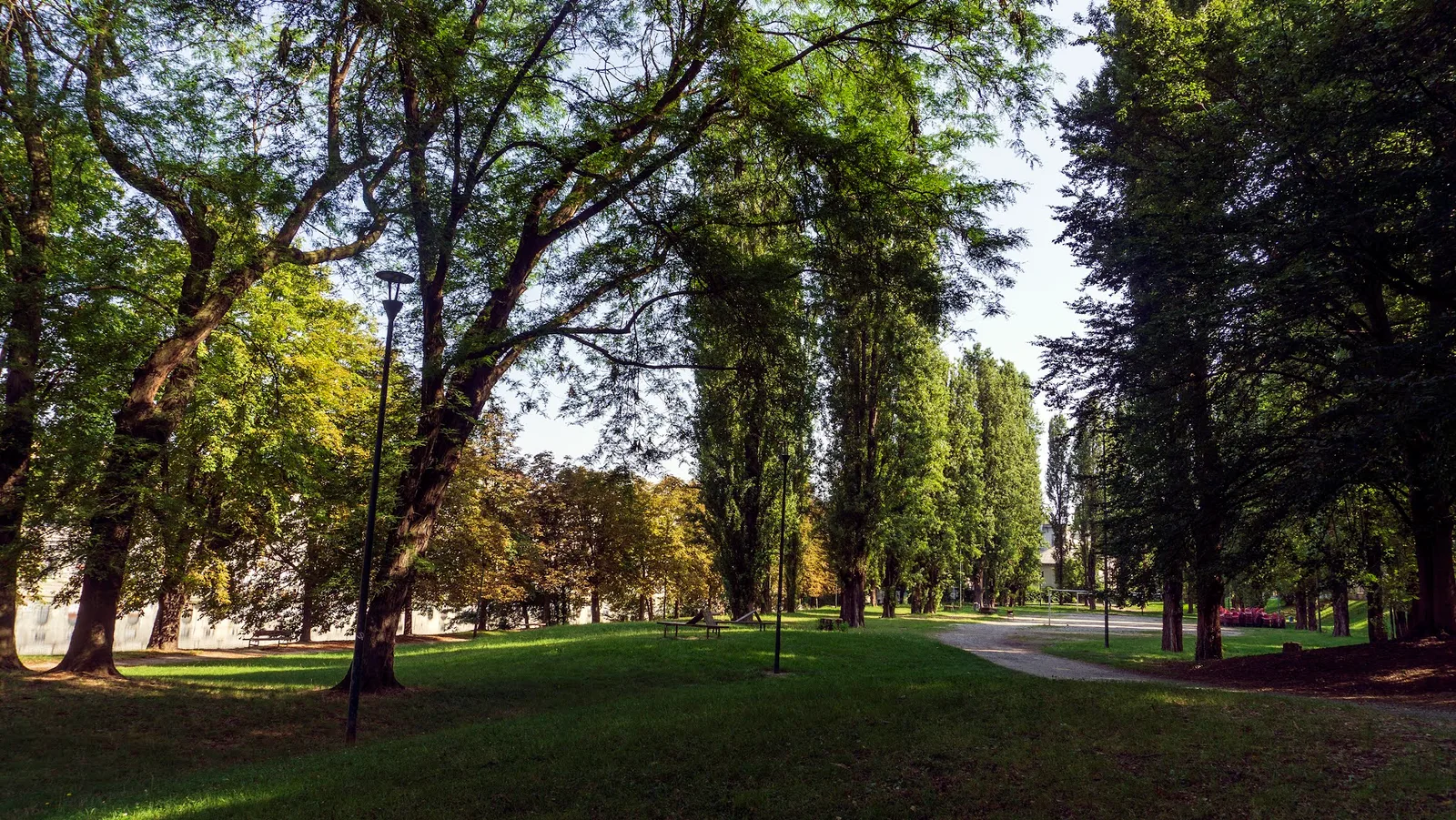 Atmosphere at Parco Leone Ginzburg Turin — travel photo