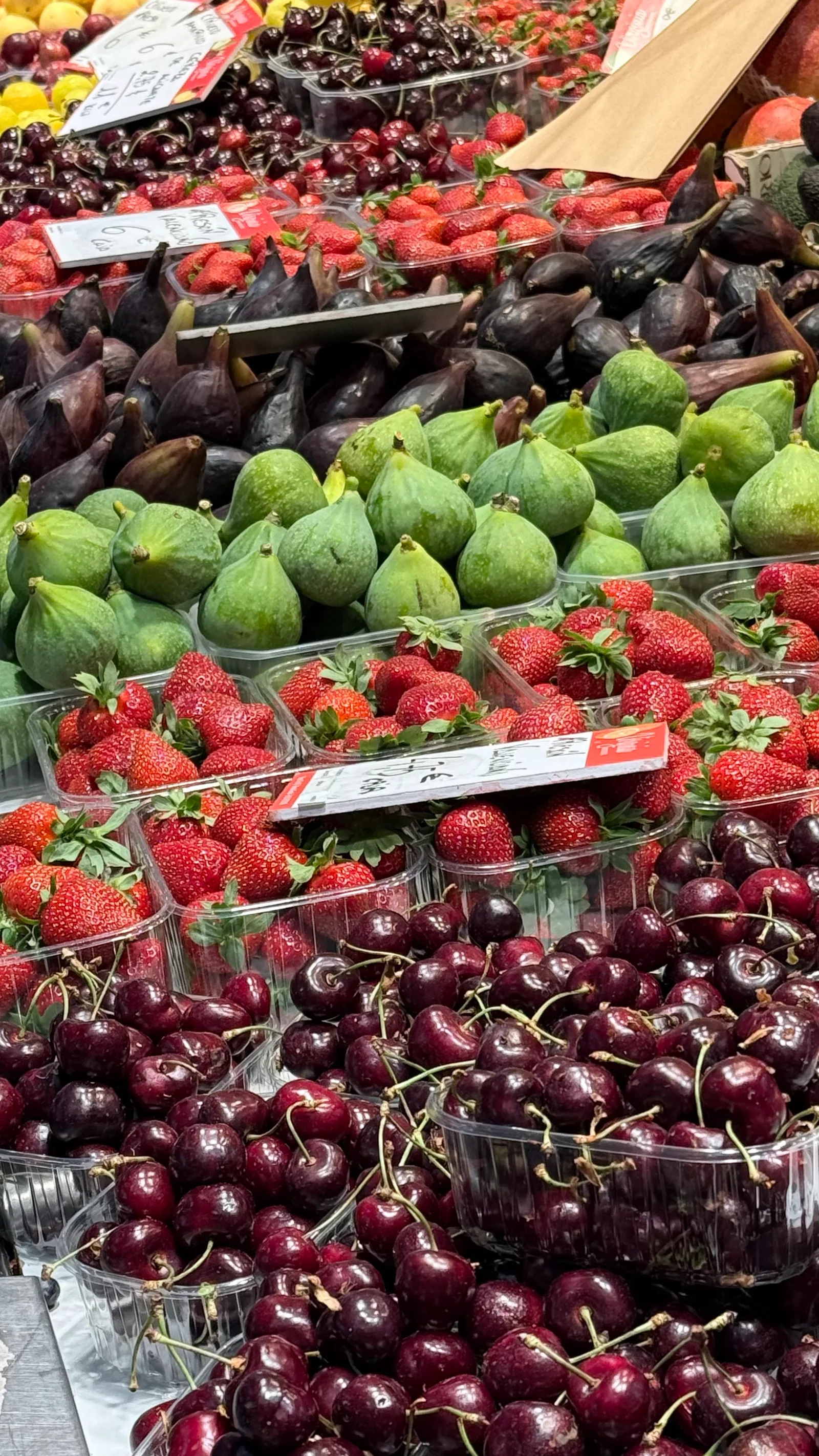 Atmosphere at Central Market of Valencia Valencia — travel photo
