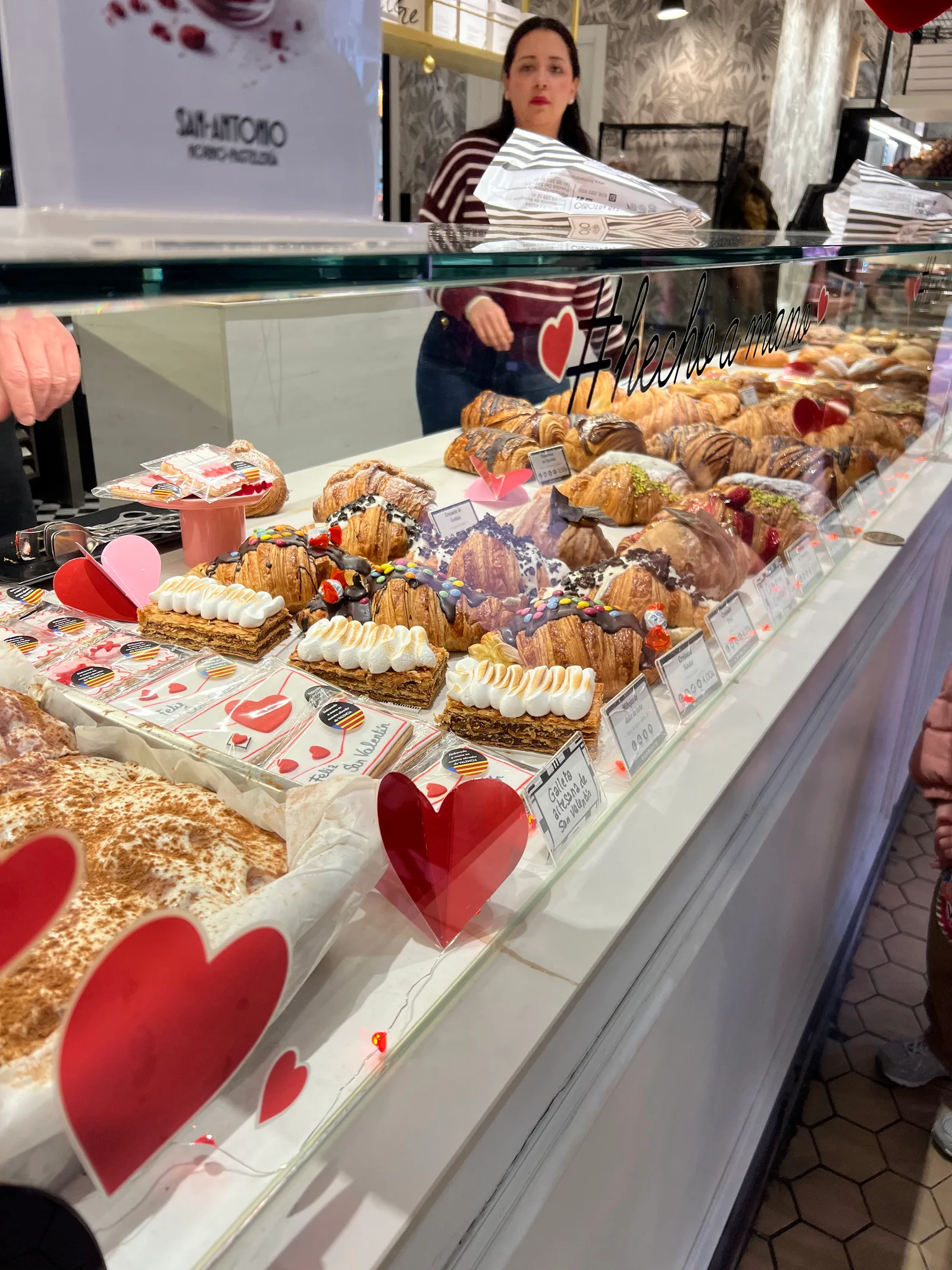 Atmosphere at Forn San Antonio - Mercat Central de València Valencia — travel photo