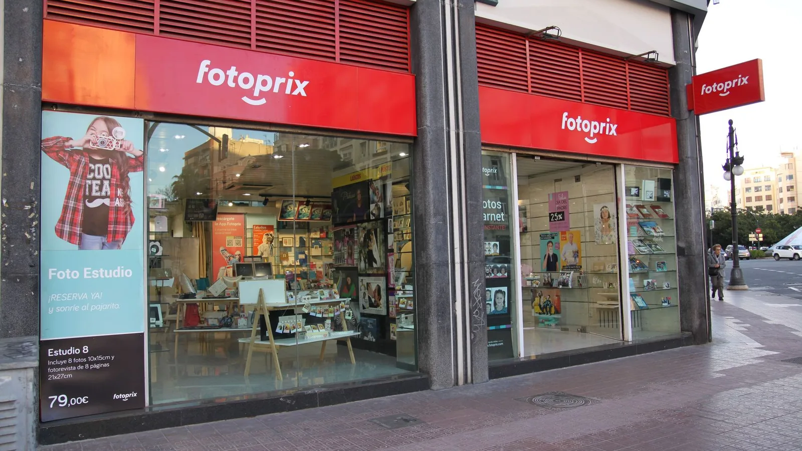 Main view at FotoPrix Plaza España Valencia — travel photo