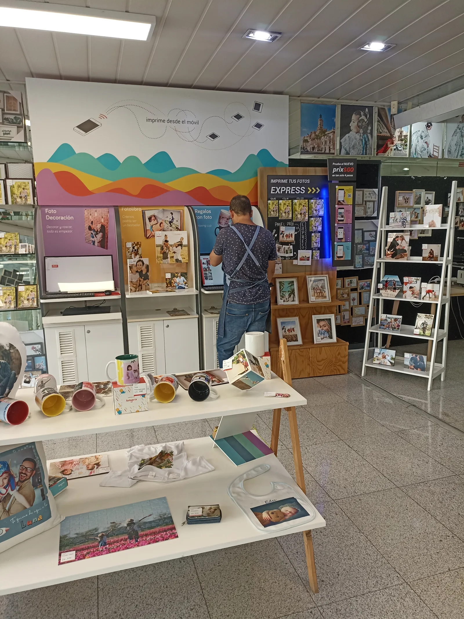 Interior at FotoPrix Plaza España Valencia — travel photo