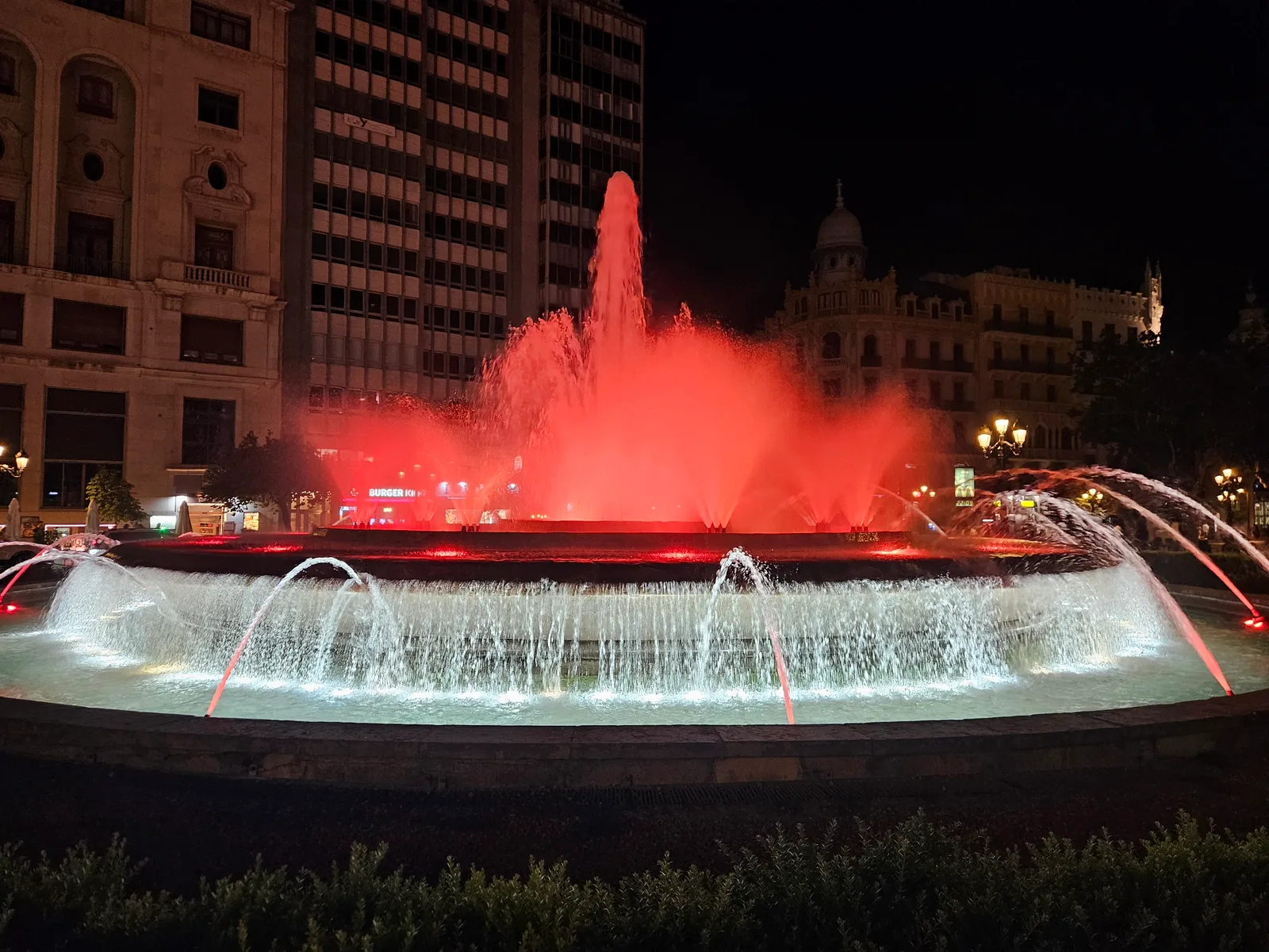 Main view at Fuente de la Plaza del Ayuntamiento Valencia — travel photo