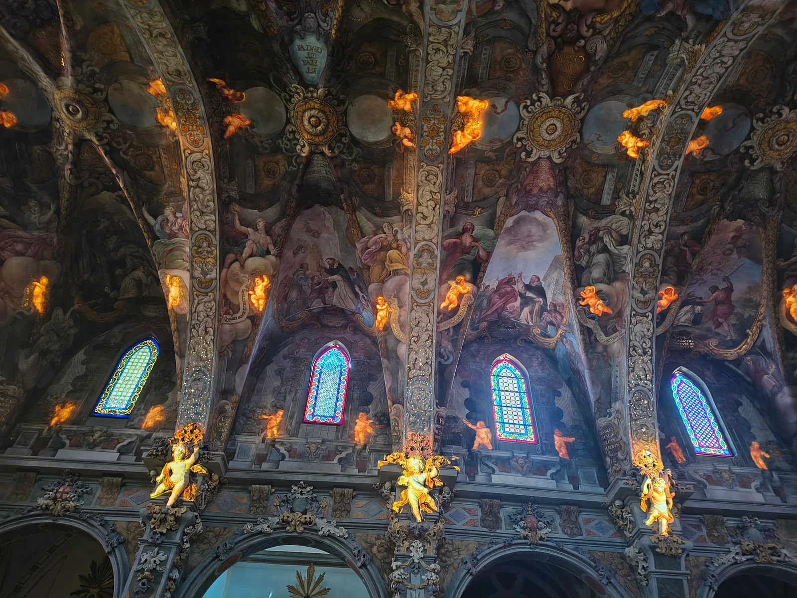 Atmosphere at Iglesia Parroquial de San Nicolás de Bari y San Pedro Mártir Valencia — travel photo