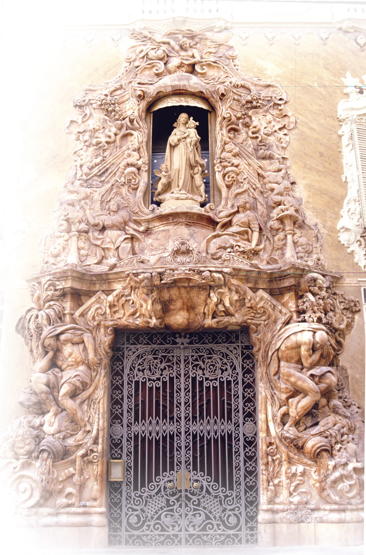 Museo Nacional de Cerámica y Artes Suntuarias "González Martí