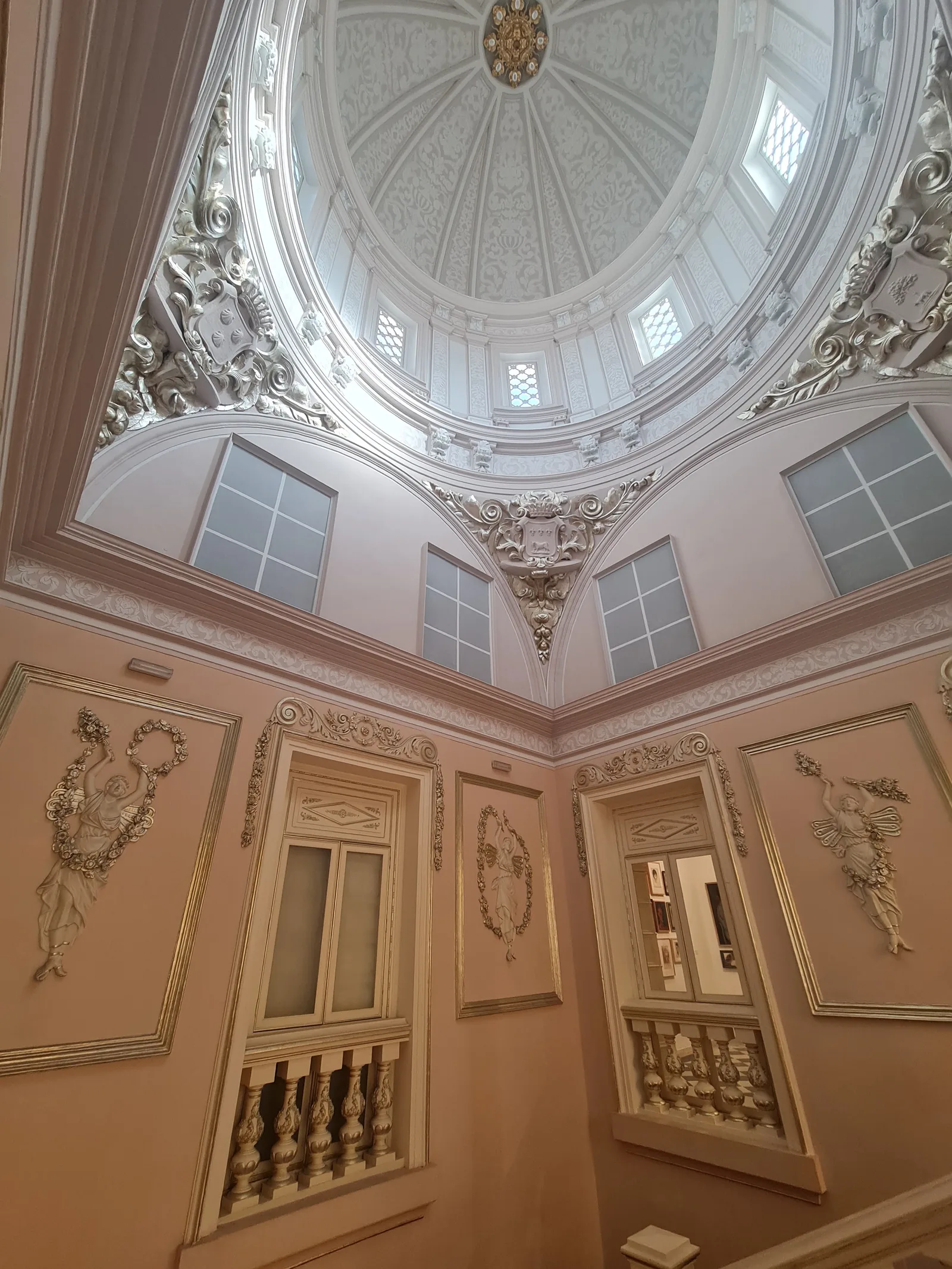 Atmosphere at Palacio del Marqués de Campo Valencia — travel photo