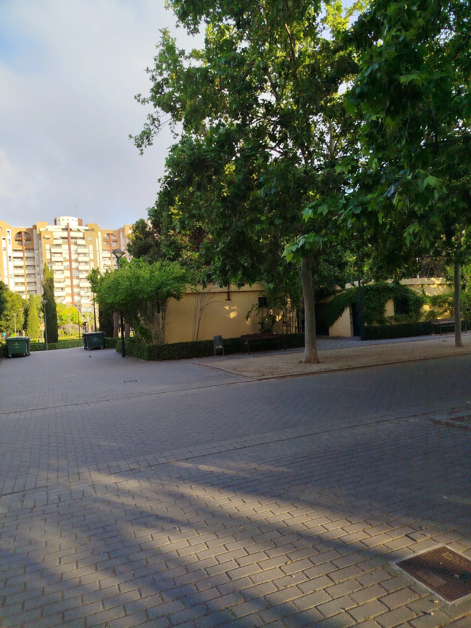 Atmosphere at Parque Orriols Valencia — travel photo