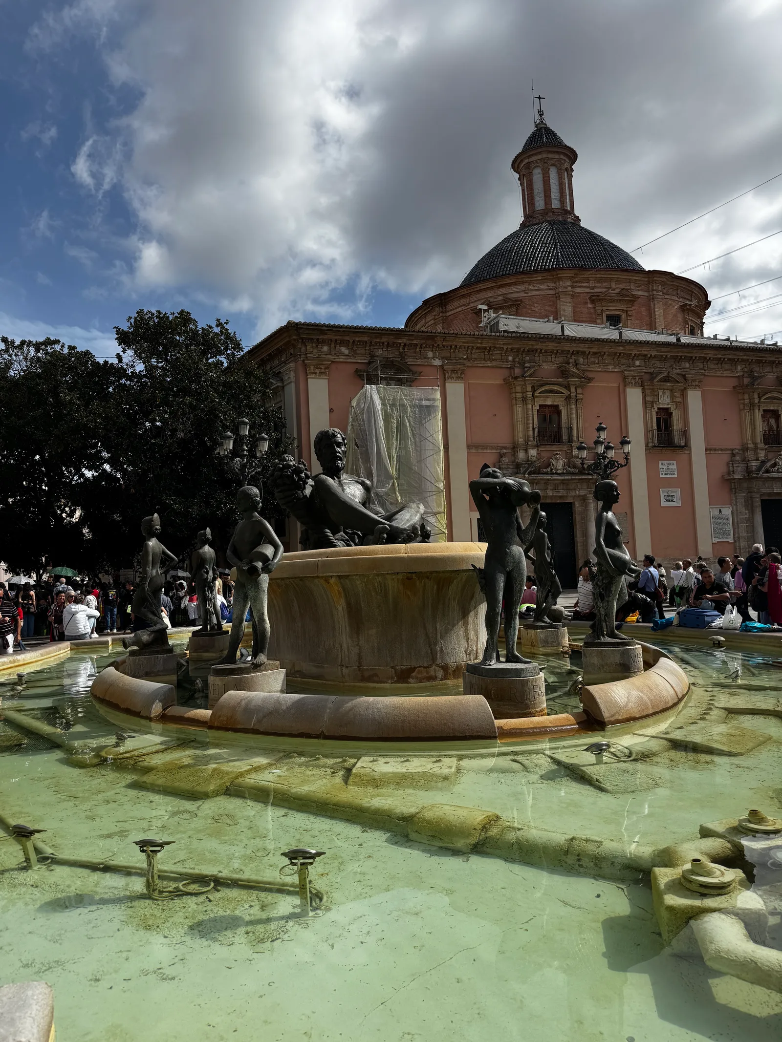 Details at Plaza de la Virgen Valencia — travel photo