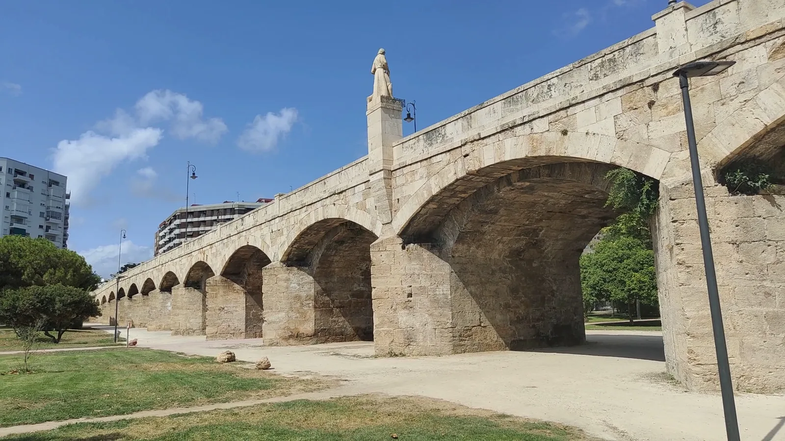 Details at Pont de Sant Josep Valencia — travel photo