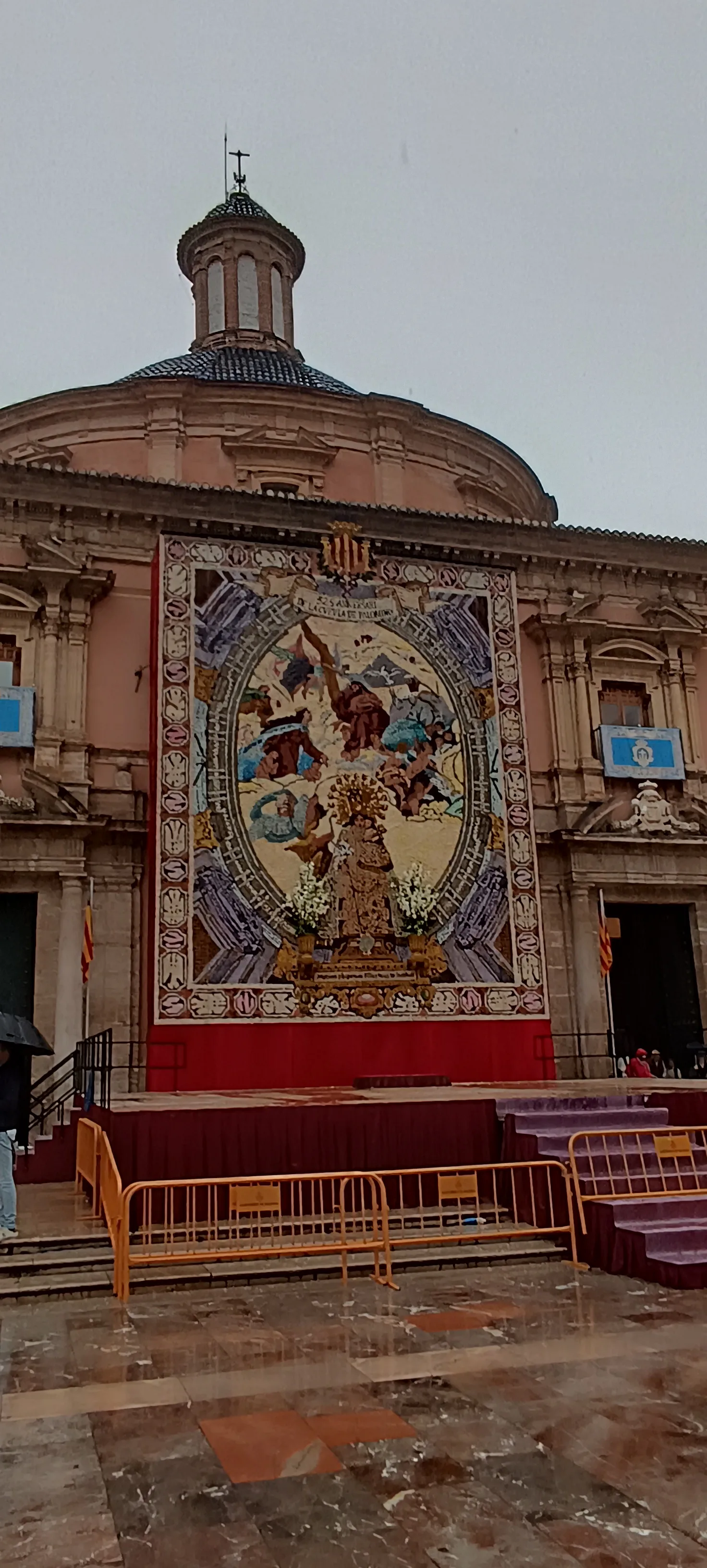 Atmosphere at Real Basílica de Nuestra Señora de los Desamparados Valencia — travel photo