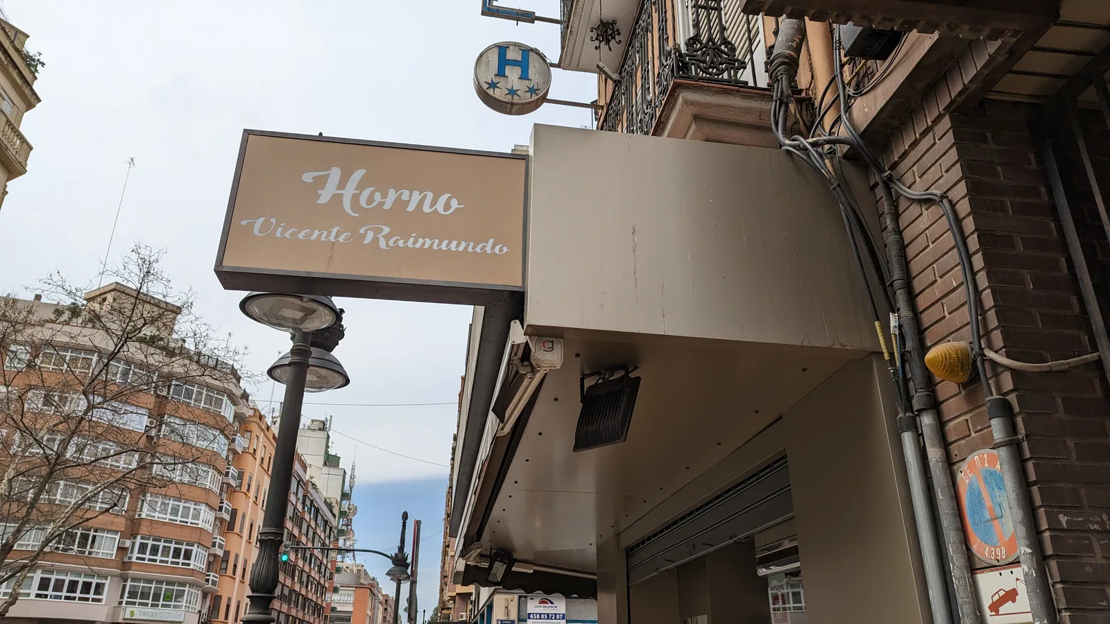 Main view at Vicente Raimundo bakery Valencia — travel photo