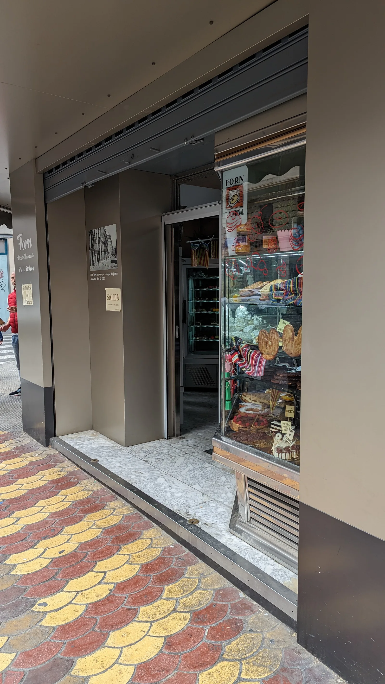 Interior at Vicente Raimundo bakery Valencia — travel photo