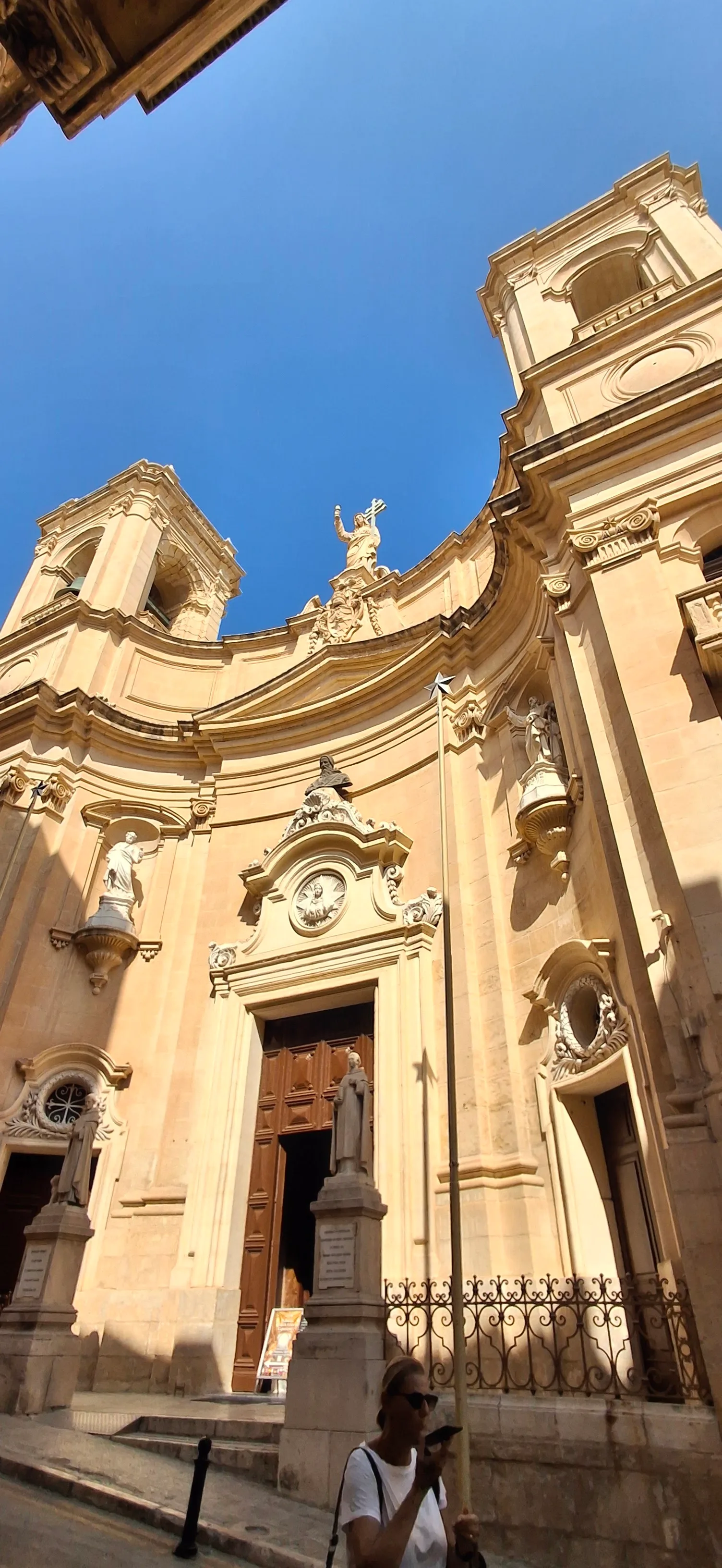 Main view at Basilica of Saint Dominic & Porto Salvo Valletta — travel photo