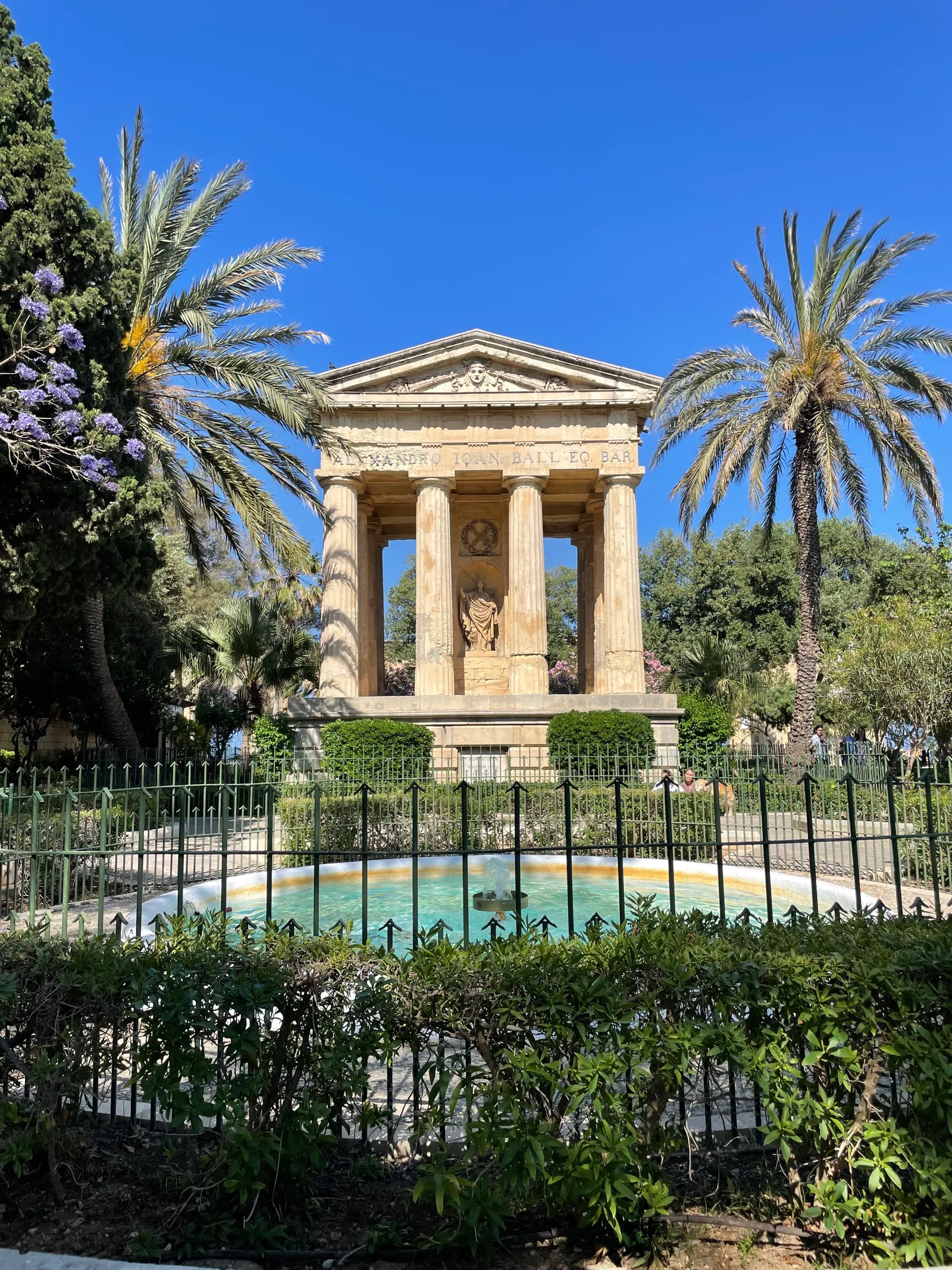 Details at Monument Enea di Ugo Attardi Valletta — travel photo