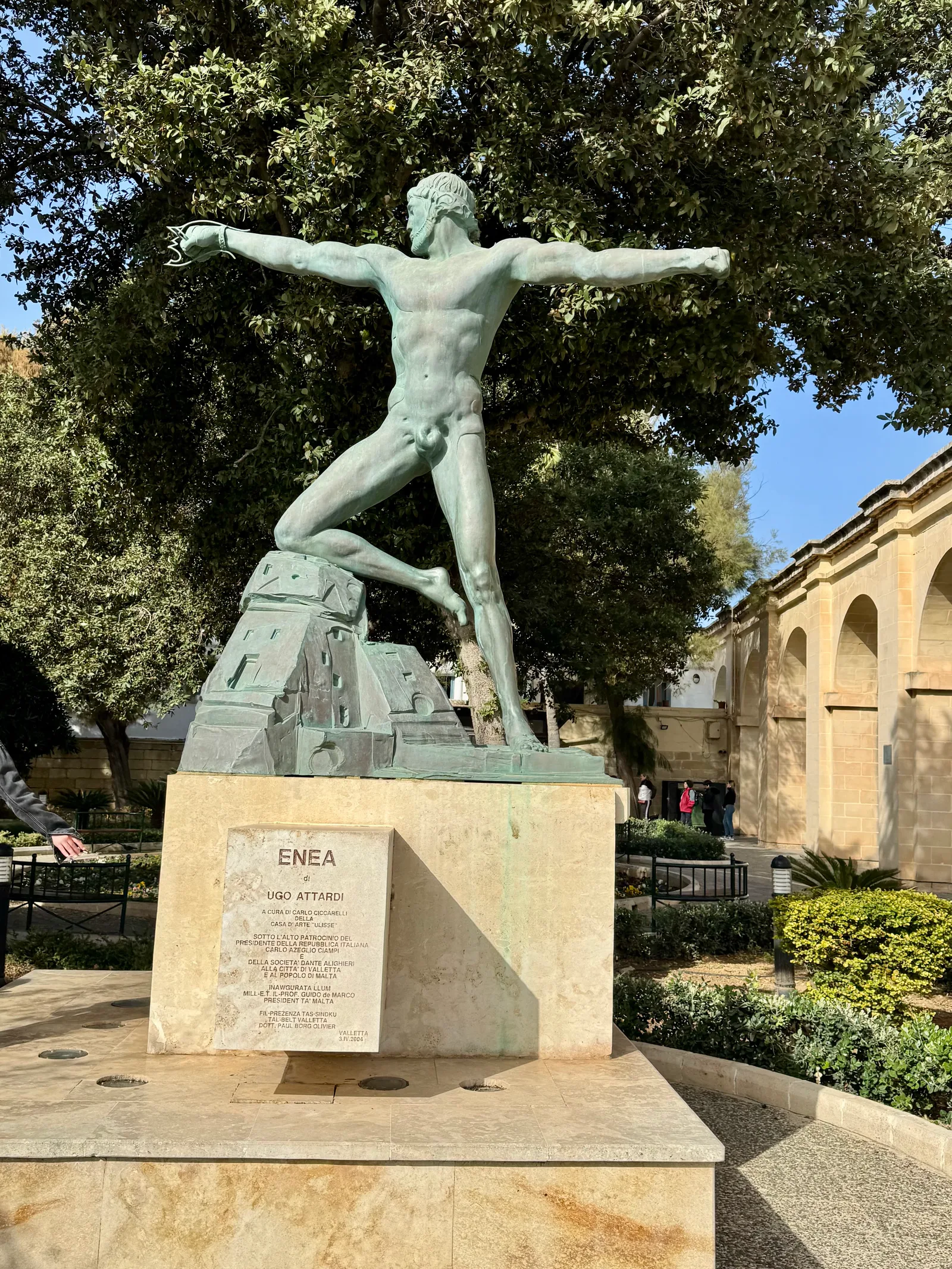 Atmosphere at Monument Enea di Ugo Attardi Valletta — travel photo