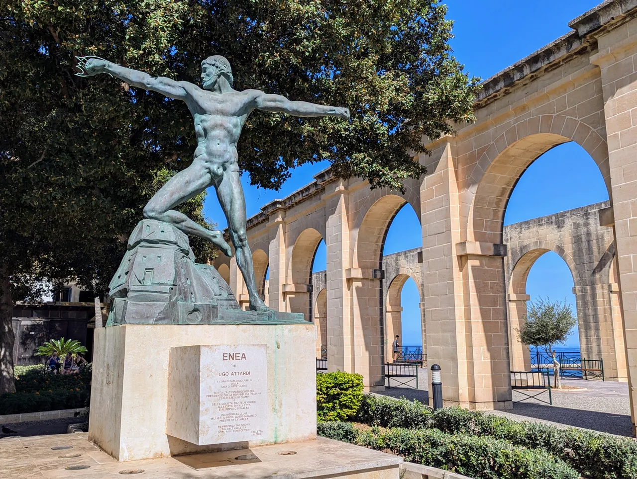 Monument Enea di Ugo Attardi