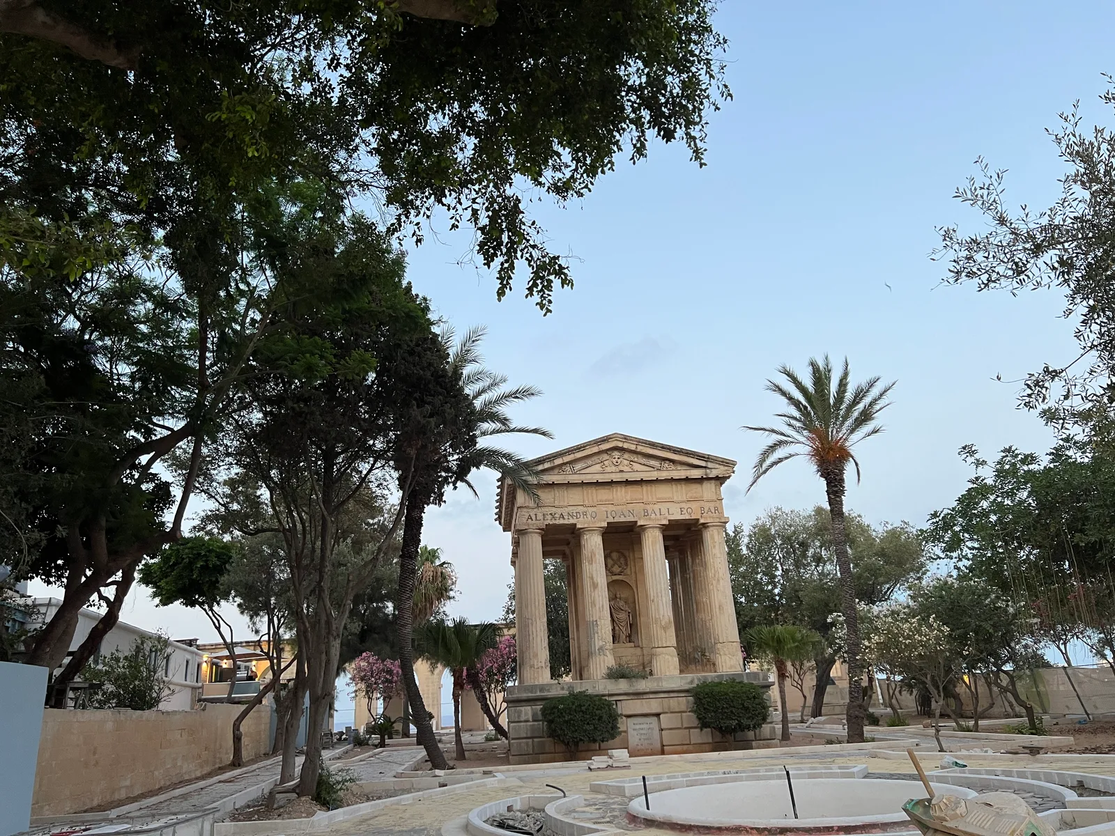 Main view at Monument to Sir Alexander Ball Valletta — travel photo