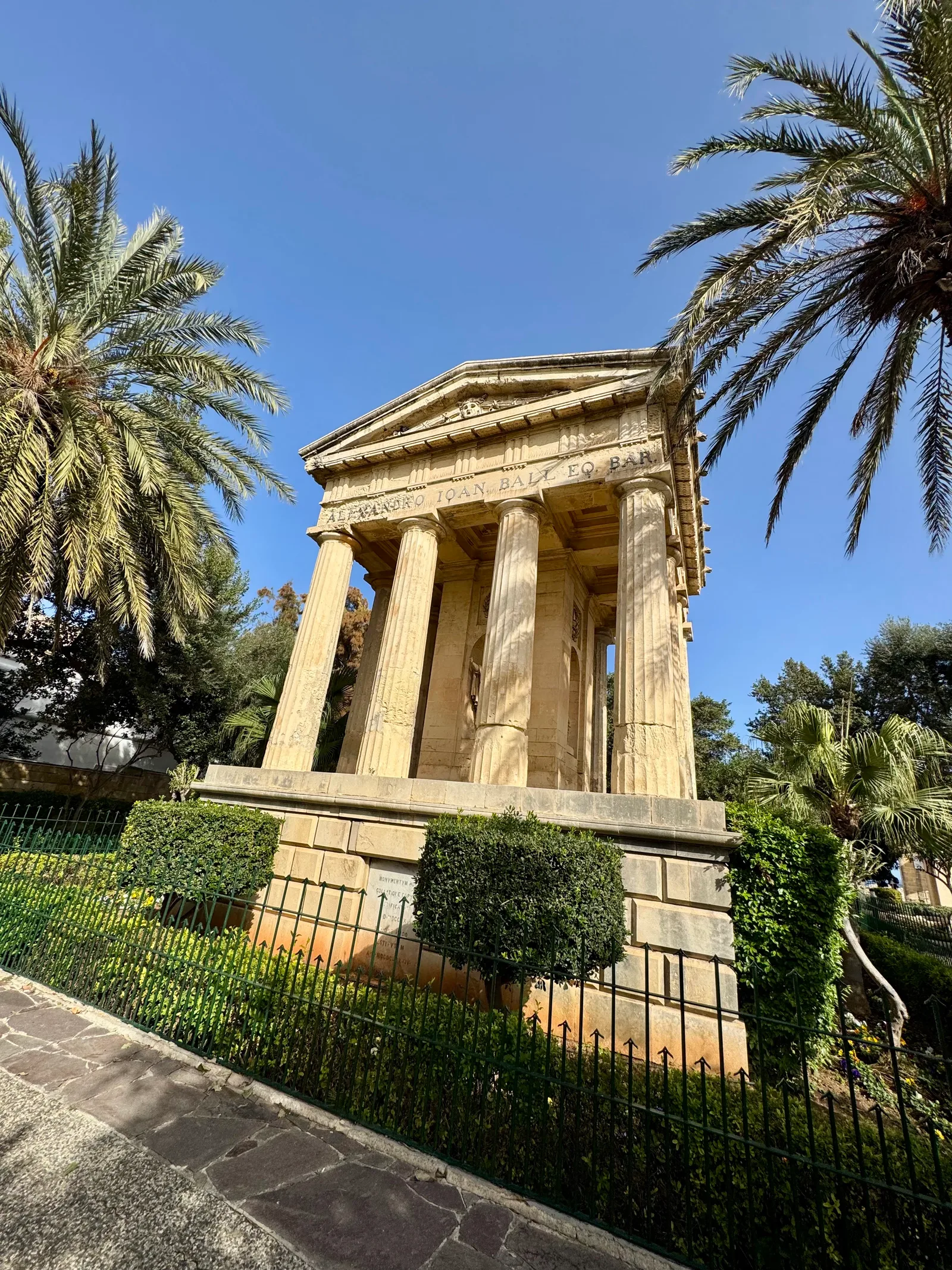 Atmosphere at Monument to Sir Alexander Ball Valletta — travel photo