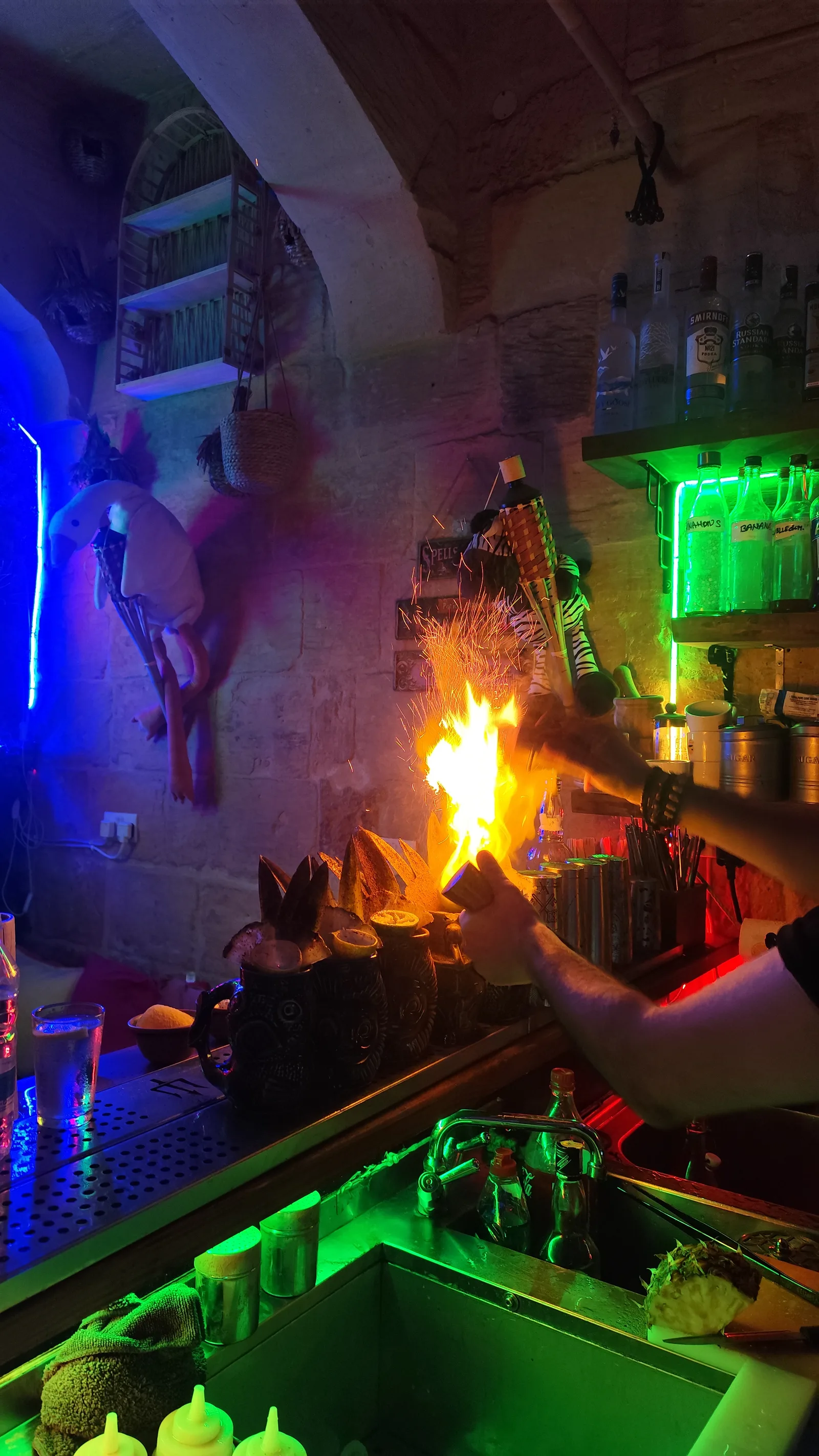 Atmosphere at OZZY’S BAR - VOODOO TİKİ COCTEYL Valletta — travel photo